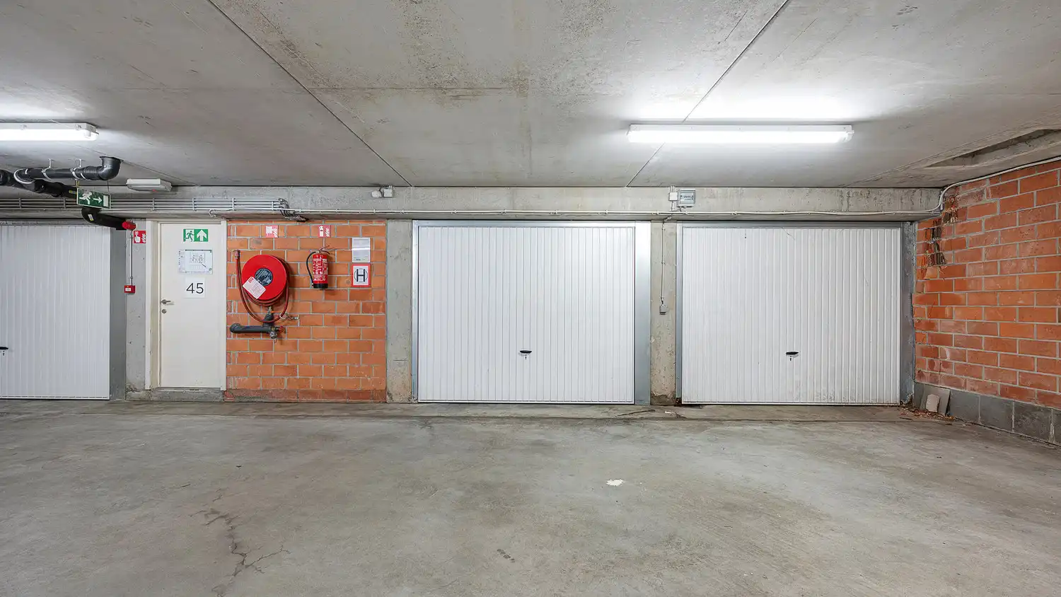Zongericht ruim 2-slaapkamer appartement met prachtige open zichten foto 18