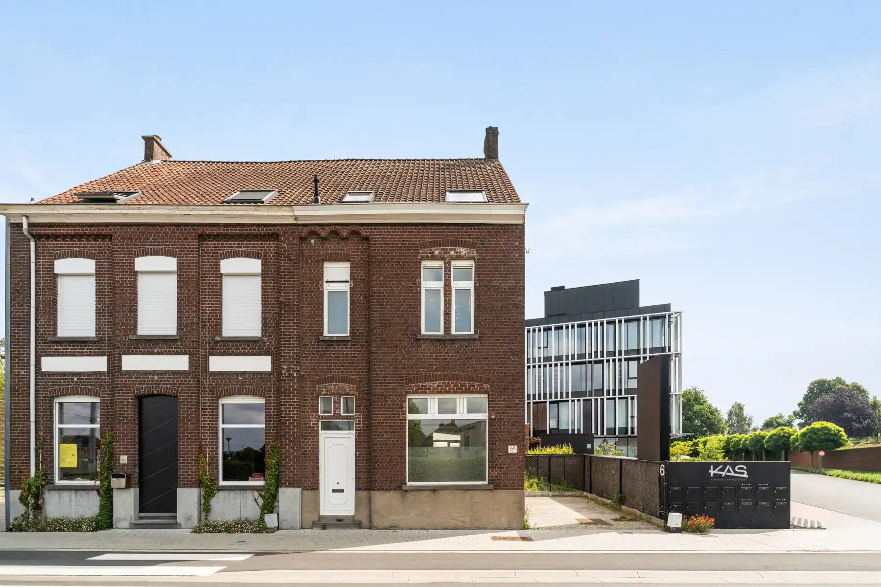Verrassend ruime grotendeels al gerenoveerde woning, 4 slpks foto 24