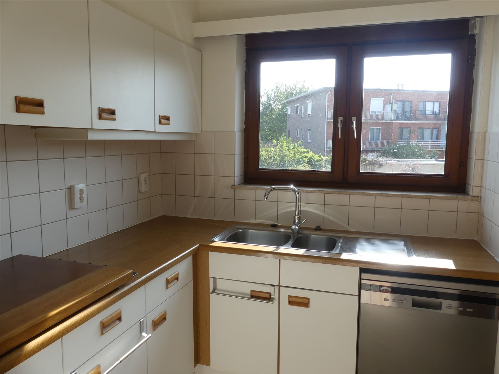 Ruime woning gelegen in een topbuurt te Aartselaar! foto 5
