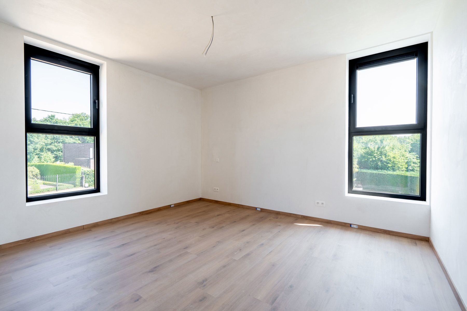 Prachtige nieuwbouwwoning in heel rustige straat te koop! foto 11