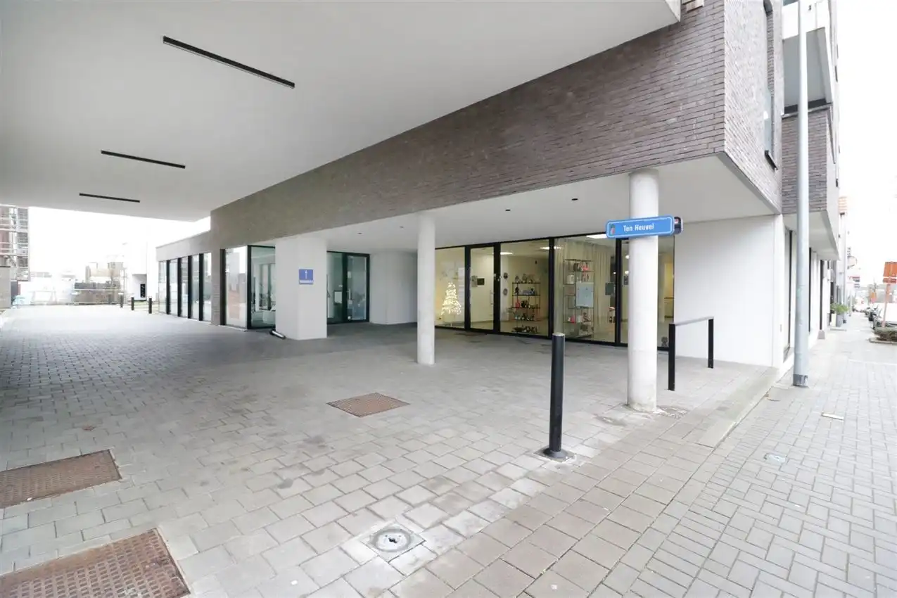 handelszaak met grote zichtbaarheid te midden van centrum foto 31