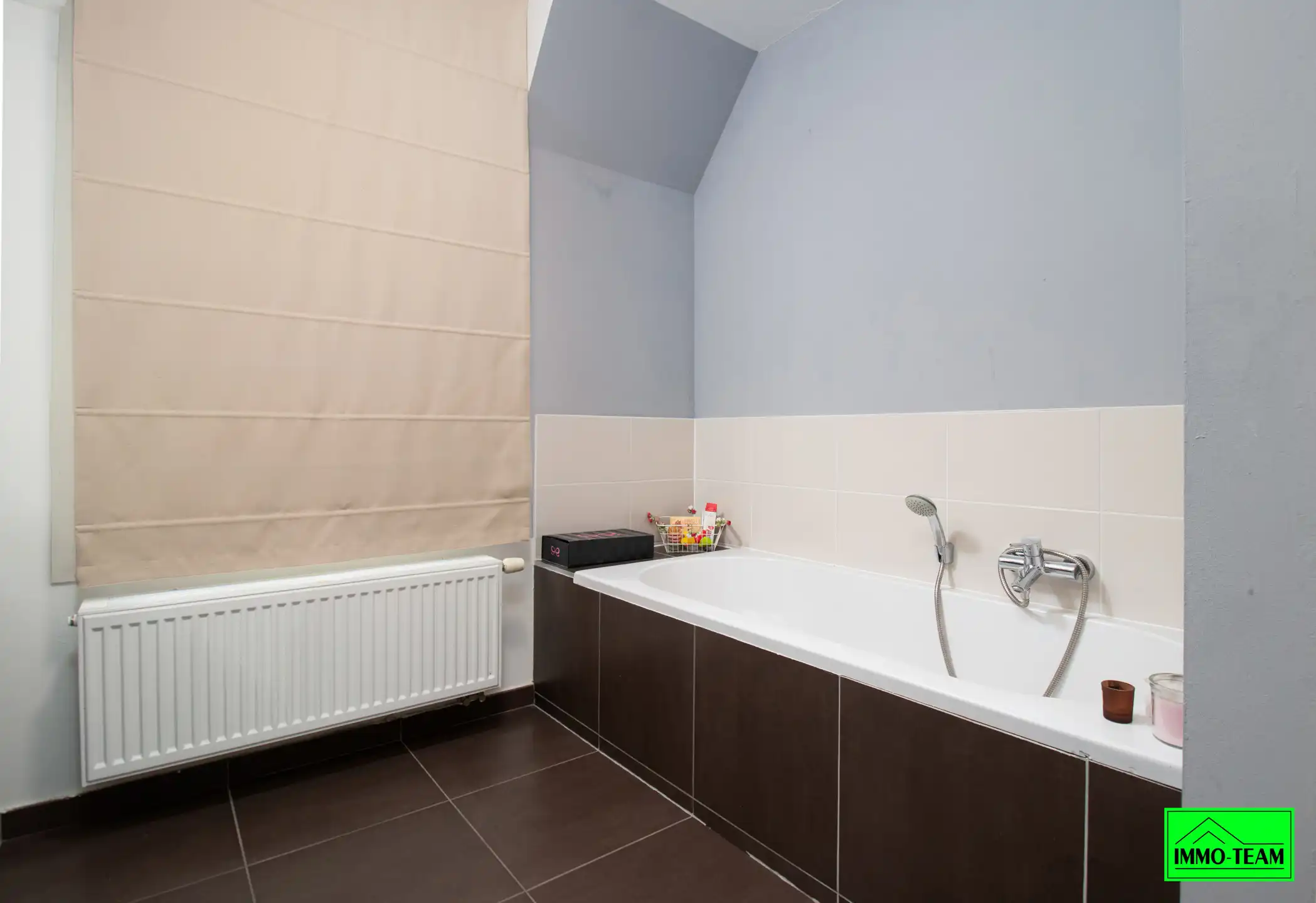 Gezellige  2-gevelwoning met 3 slks, tuin en garage foto 16