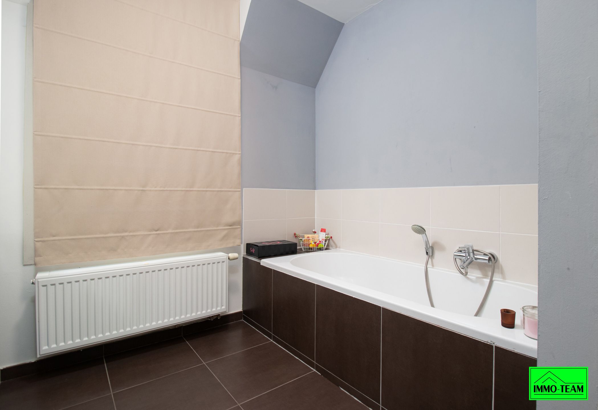 Gezellige  2-gevelwoning met 3 slks, tuin en garage foto 16