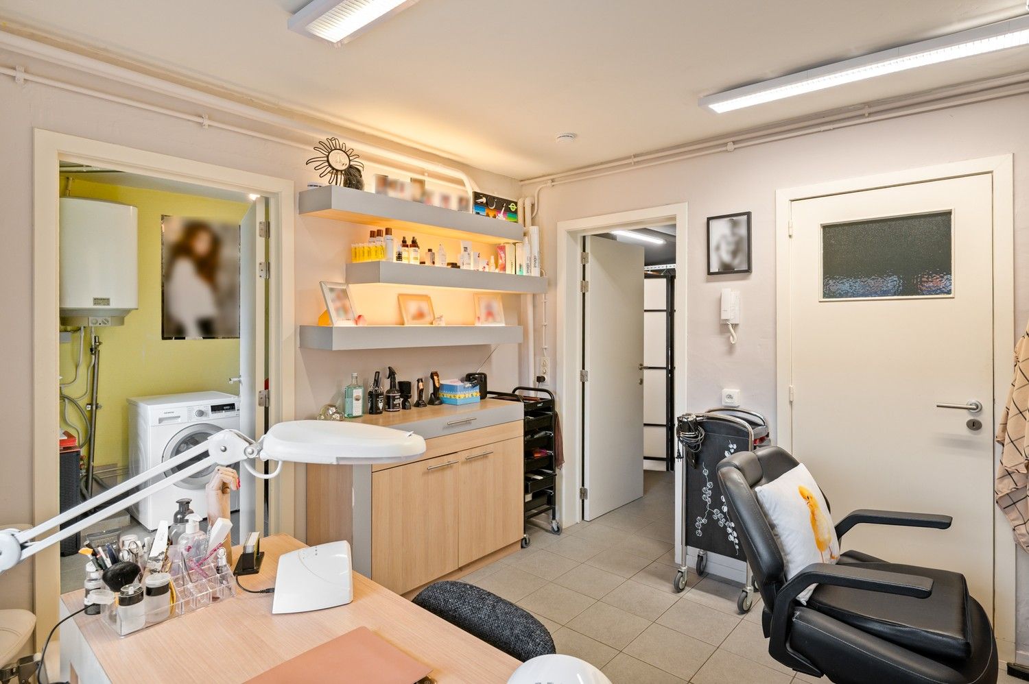 Instapklare woning met polyvalente praktijkruimte, 3 slaapkamers en aangename tuin te Wijnegem foto 4