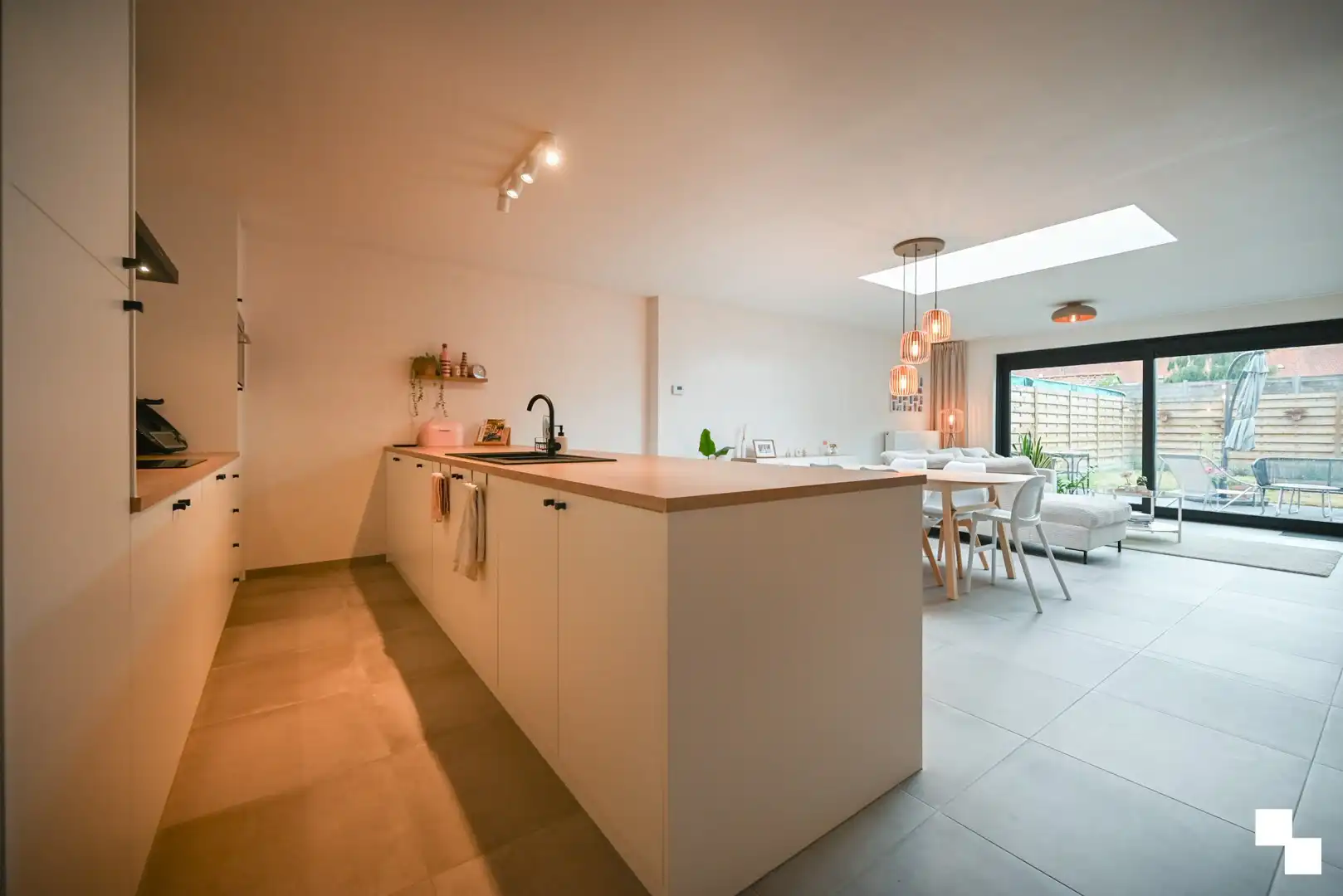 Rustig gelegen, instapklare gezinswoning met drie slaapkamers te Izegem foto 11