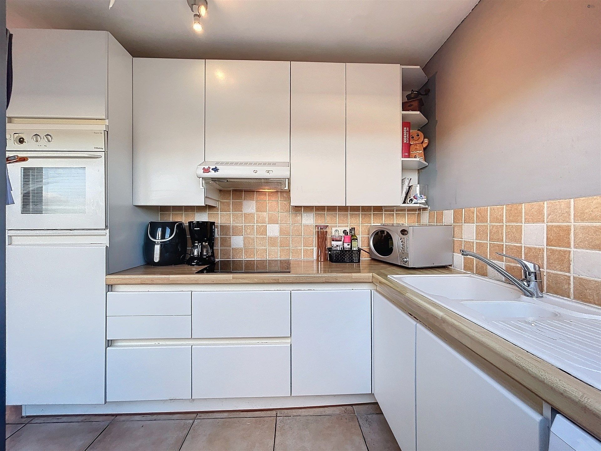 Centraal gelegen appartement met twee slaapkamers en terras   foto 2