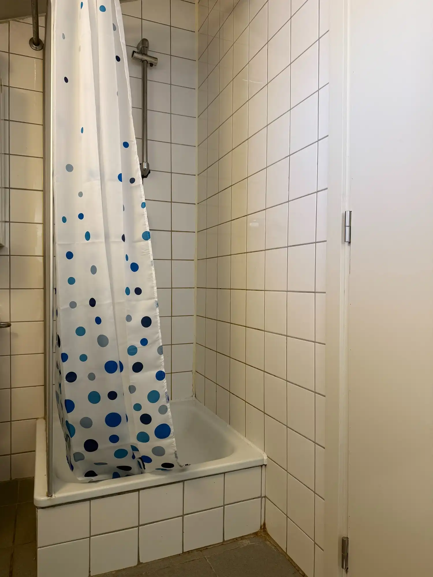 Pas herschilderde studio met aparte slaapkamer | Verhelststraat foto 6