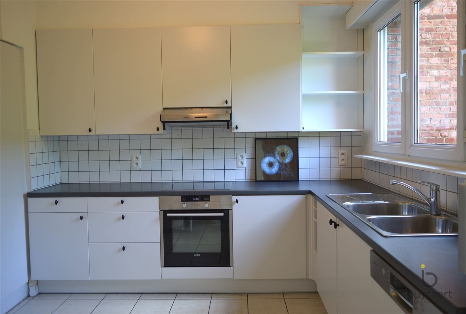 Karaktervolle art deco woning met vier slaapkamers en tuin midden in het welgekende "Pullhof" te Berchem. foto 6