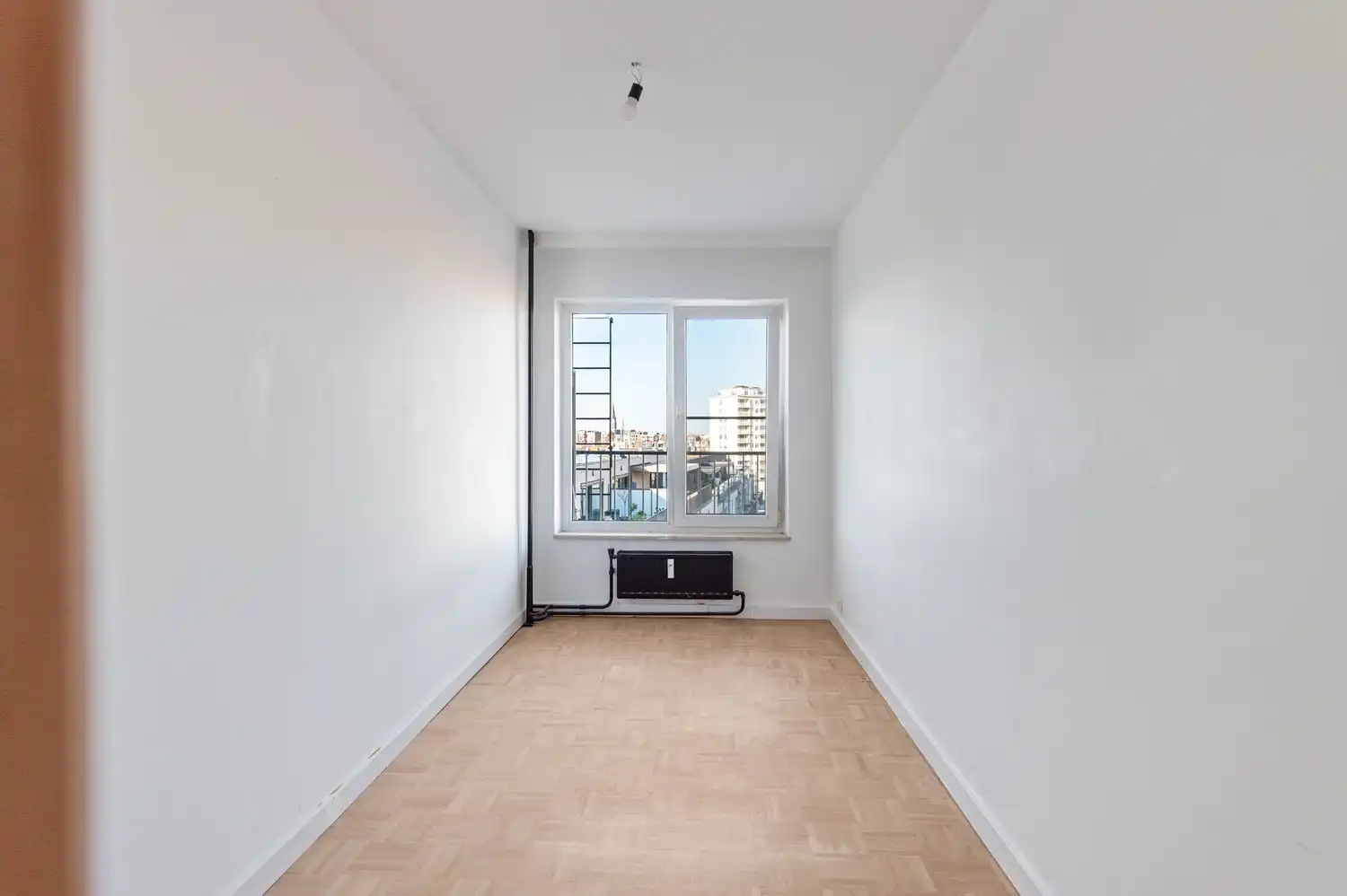 Gerenoveerd appartement met 2 slaapkamers en staanplaatsen te Antwerpen! foto 12