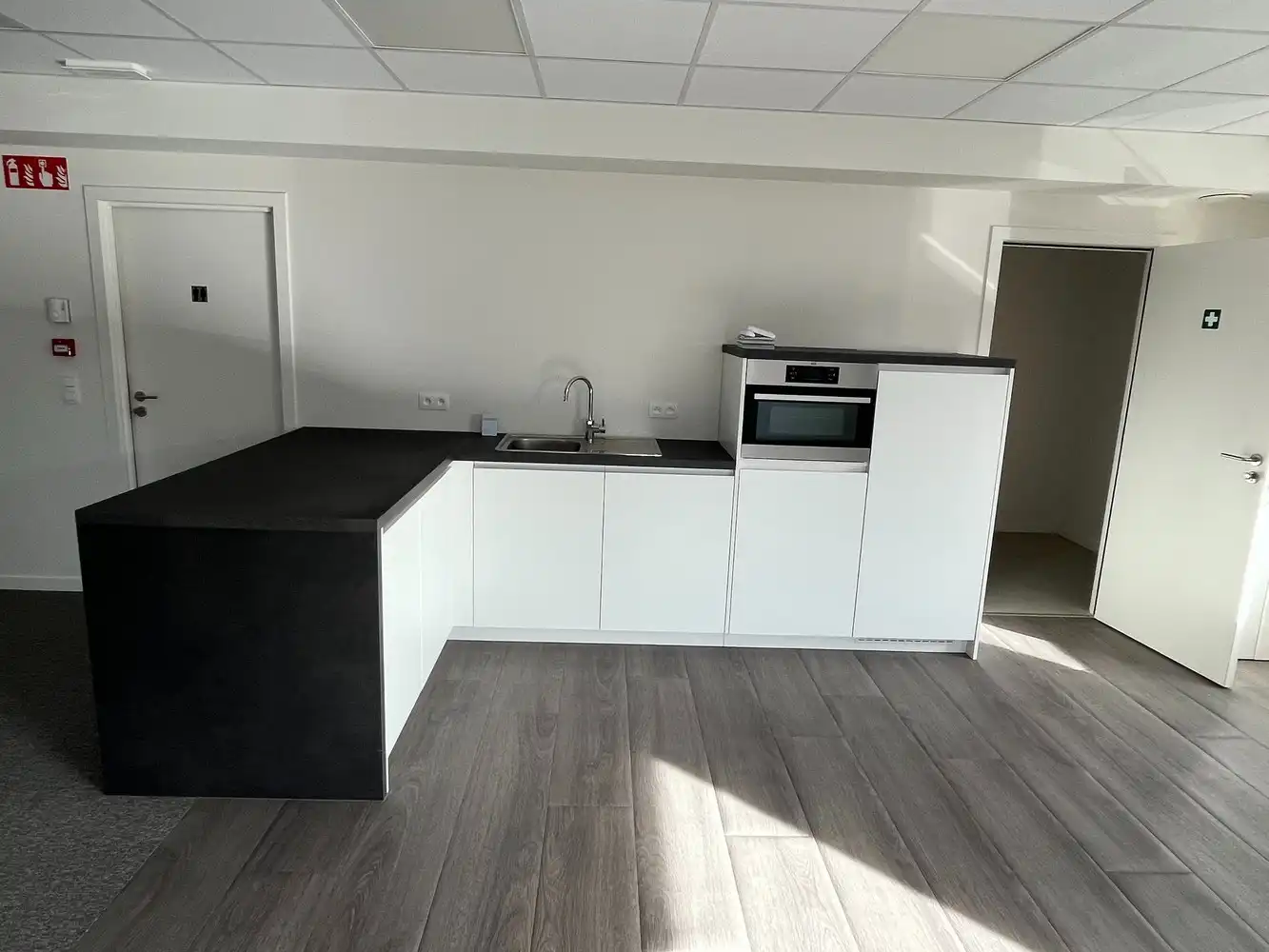 230m² kantoren foto 10