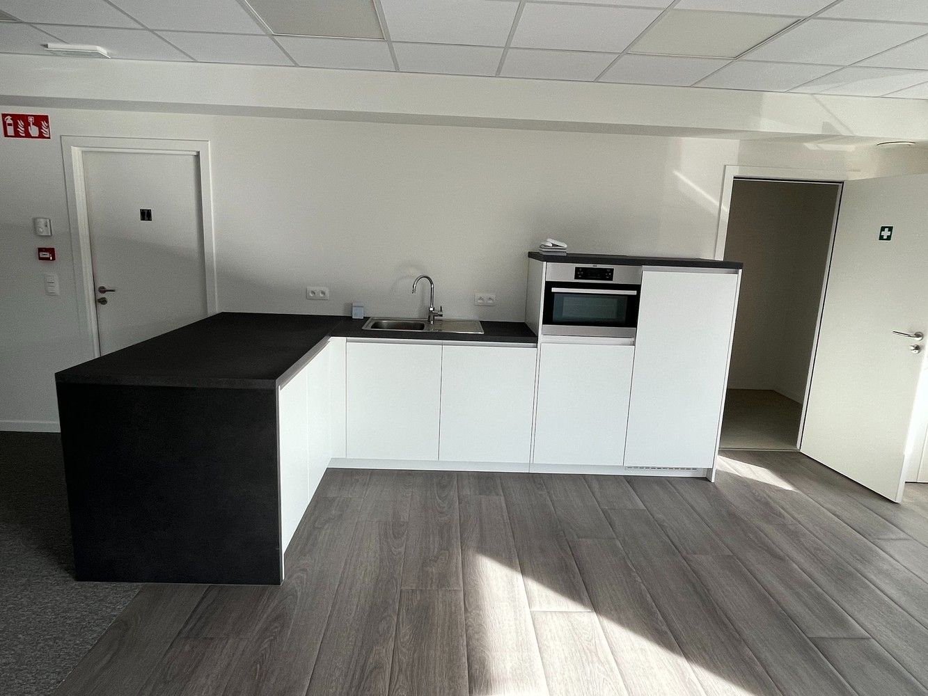 230m² kantoren foto 10