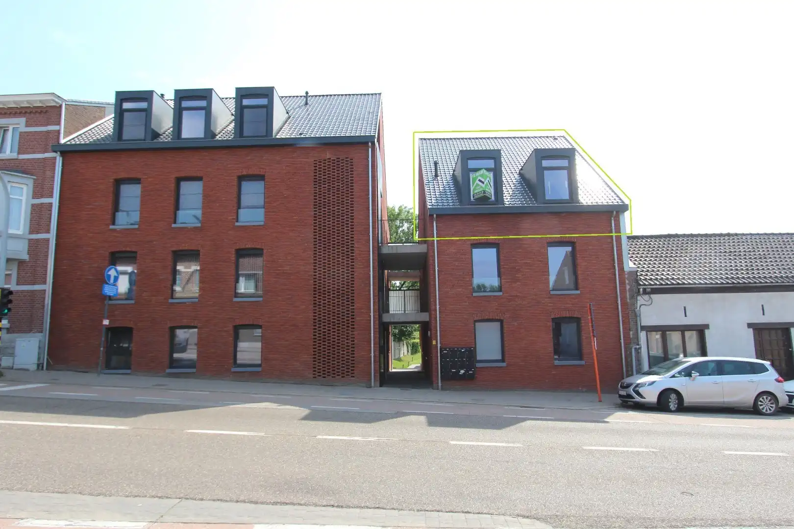 MODERN DUPLEX APPARTEMENT MET TERRAS foto {{pictureIndex}}