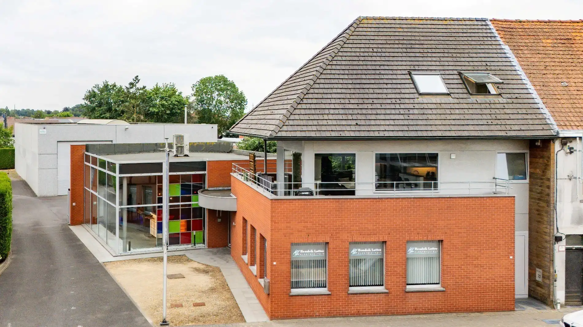 BEDRIJFS-/INVESTERINGS VASTGOED | LOODS | SHOWROOM | BURELEN & APPARTEMENT  foto 14