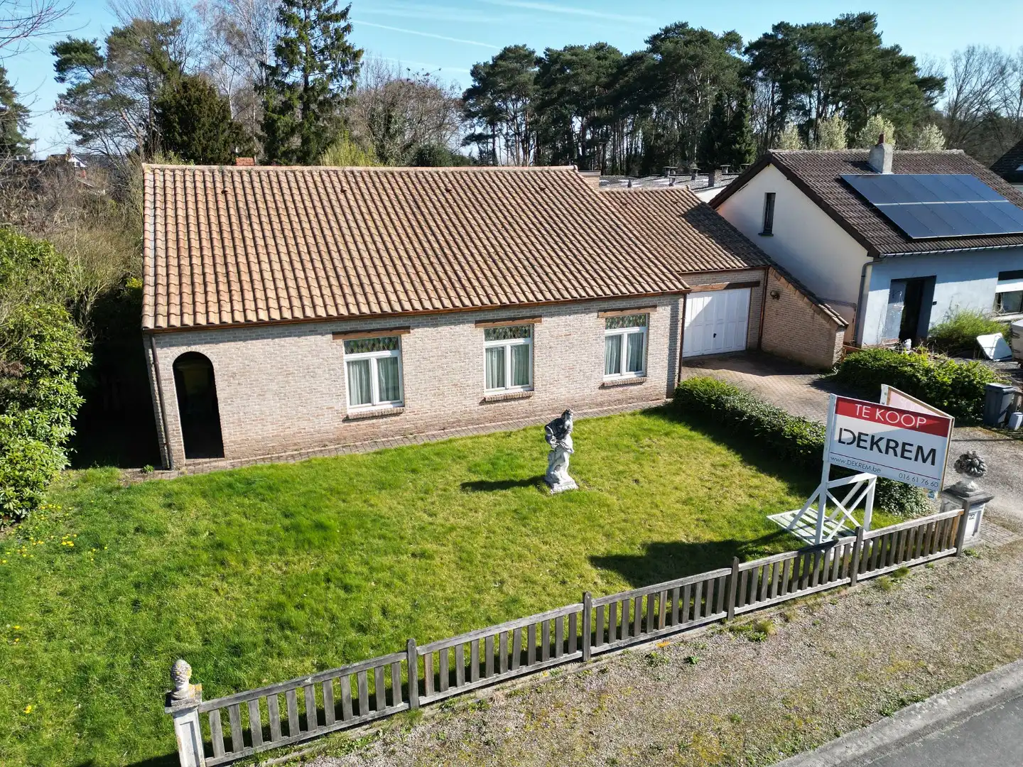 Gelijkvloerse gezinswoning in doodlopende straat. foto 24