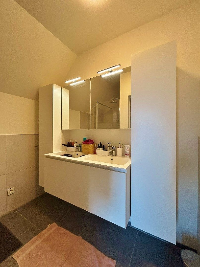 Volledig vernieuwd appartement met terras in Ieper centrum foto 9