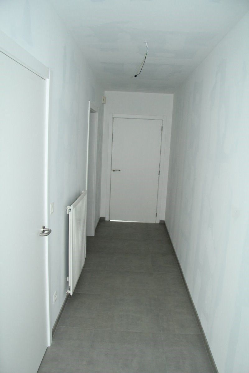 Uiterst ruime, recente woning met 3 slk, garage en tuin in centrum Berlare foto 2