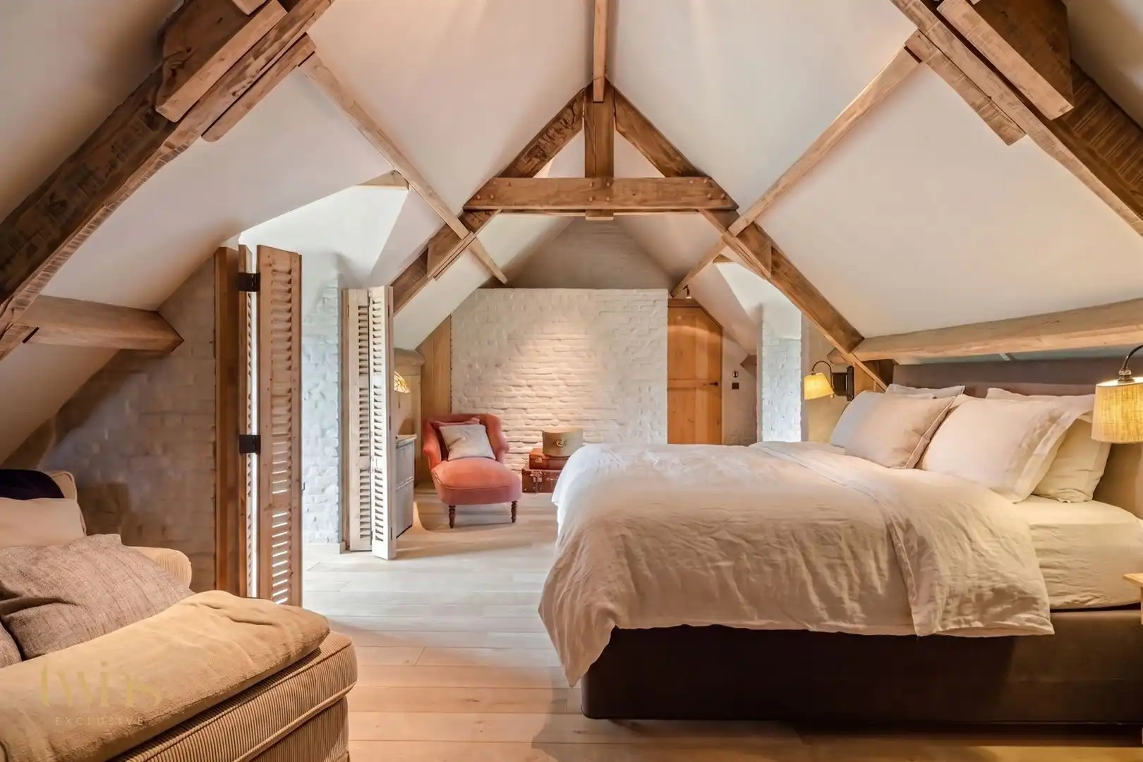 Exclusief wonen in de geliefde gerenoveerde Patershoeve te Buggenhout  foto 22