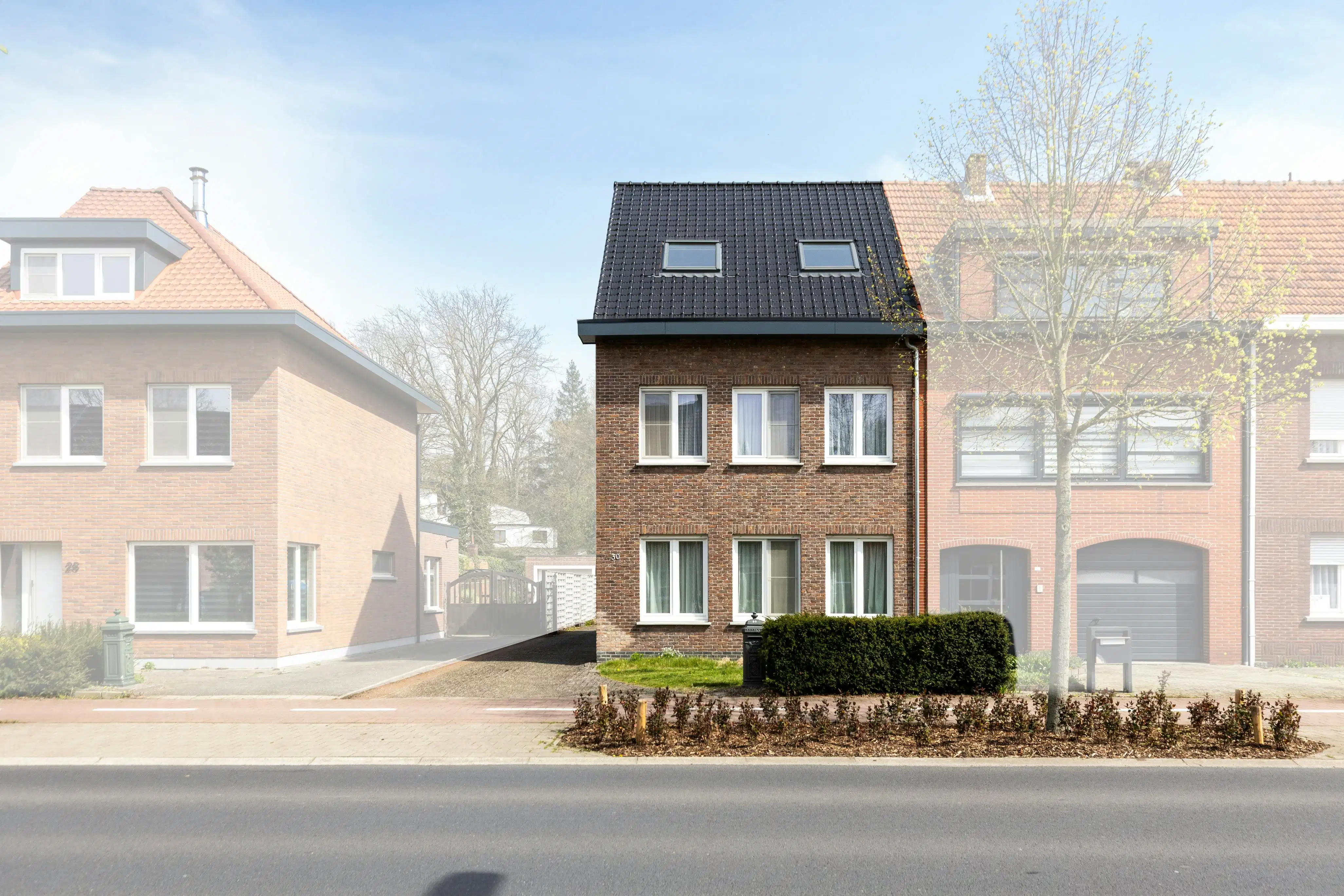 HOB met 3 slaapkamers en mooi groen perceel in Brasschaat foto {{pictureIndex}}