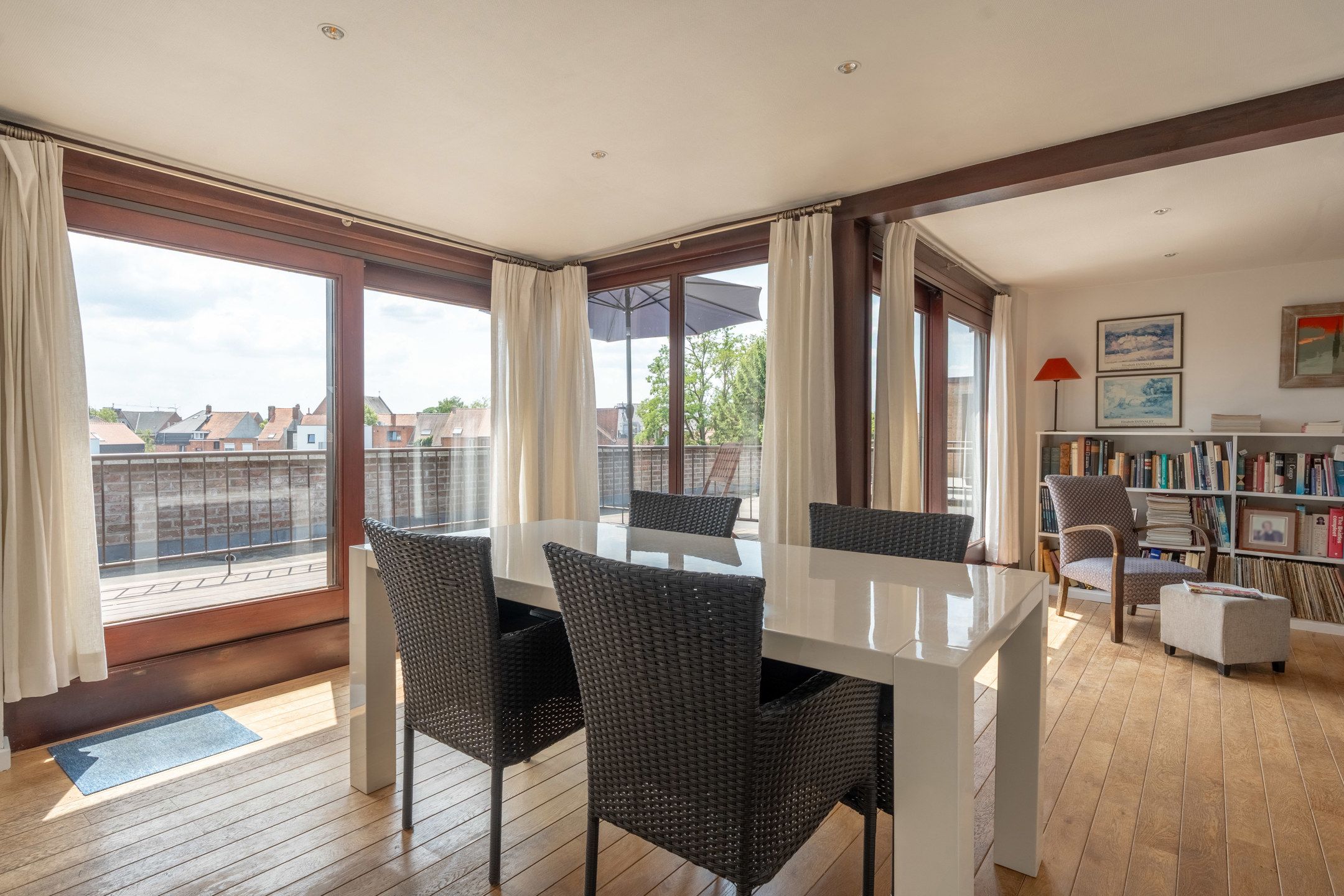 Duplex app met 2slpks, ruim terras en garagebox te Turnhout. foto 7