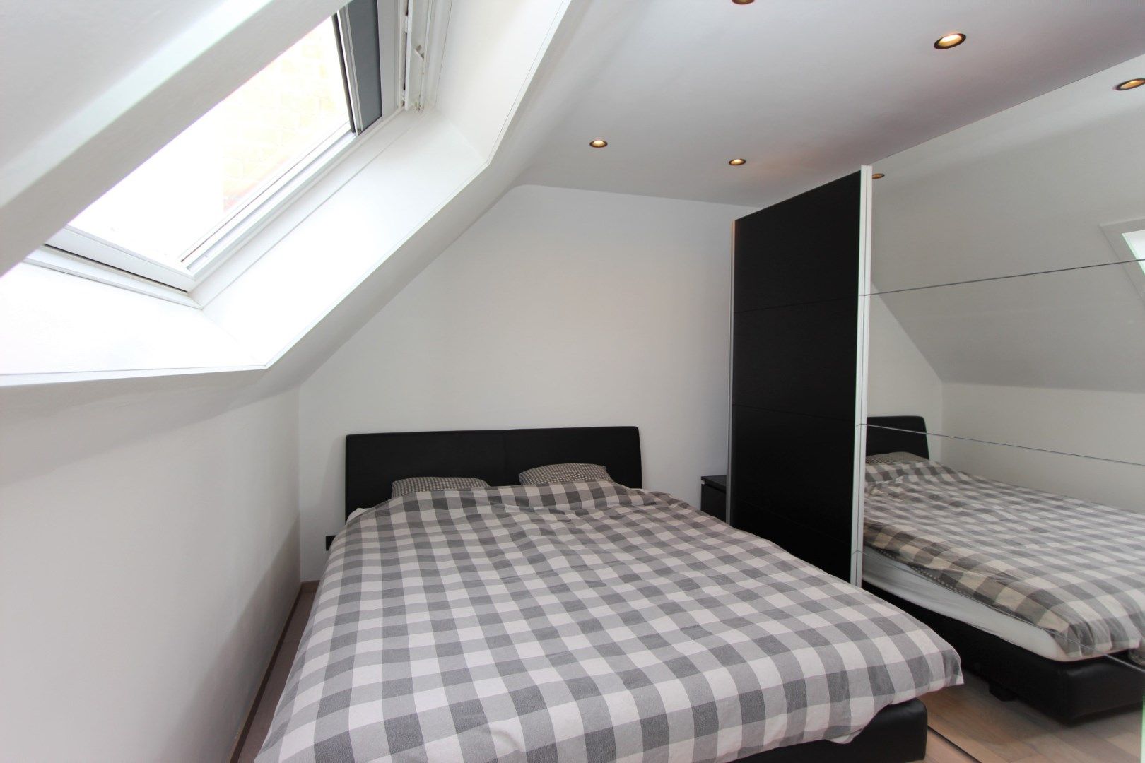 GERENOVEERD DAKAPPARTEMENT MET MOGELIJKHEID TOT GARAGE foto 9