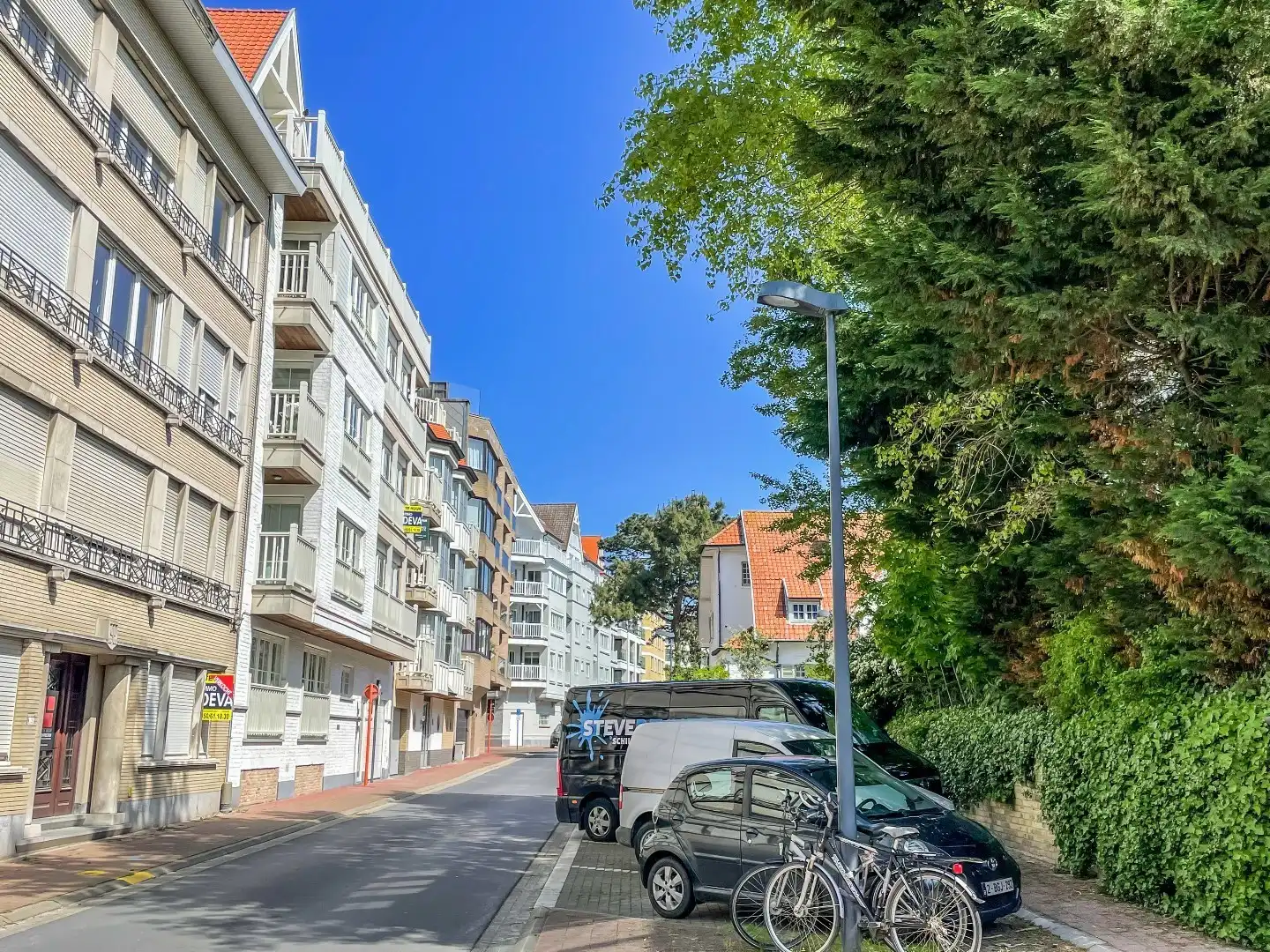 Recent appartement met OPEN ZICHT, zeer goed gelegen in een rustige straat vlakbij het Driehoeksplein. foto 24