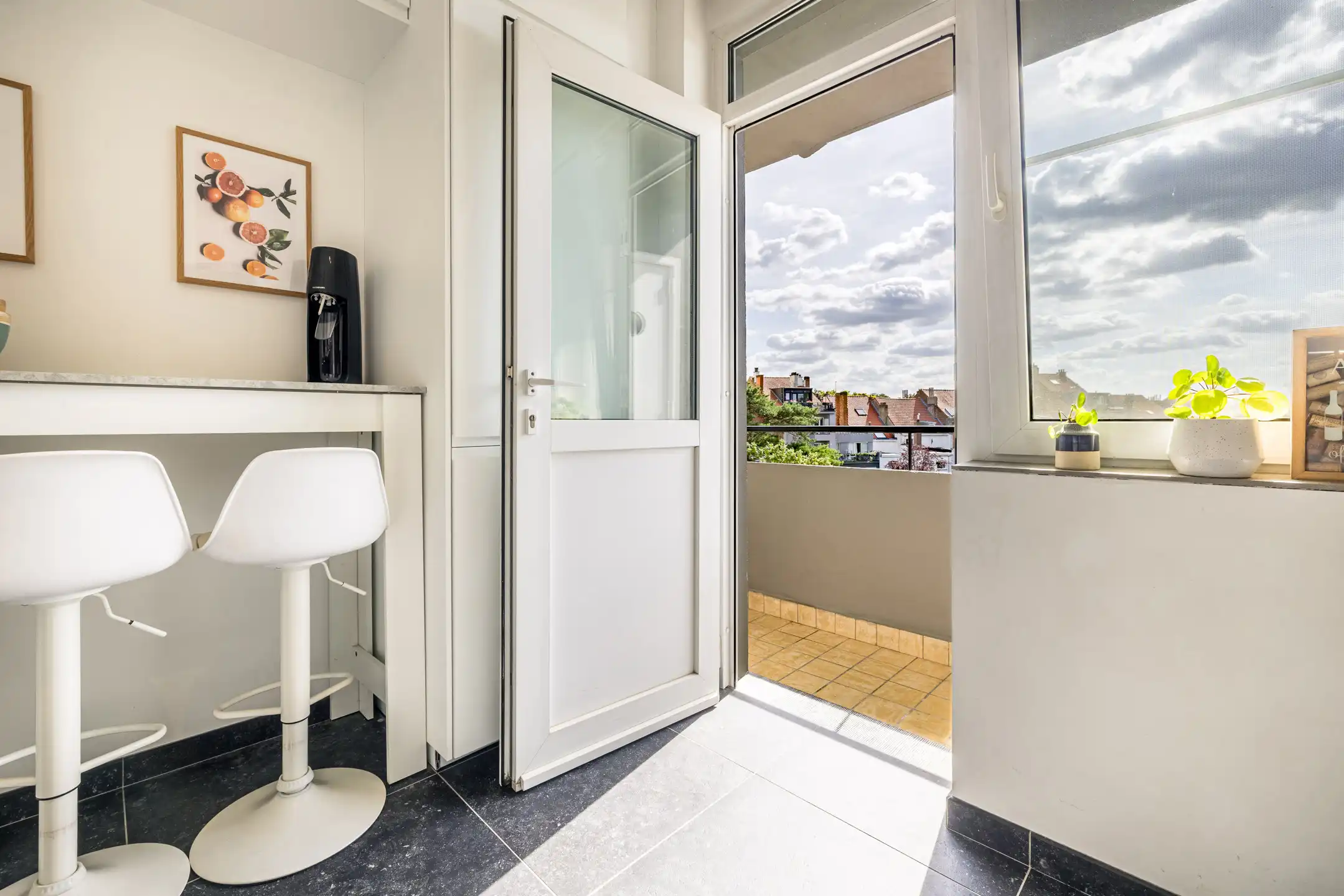 Mooi appartement met 2 slaapkamers, terras en kelder foto 9