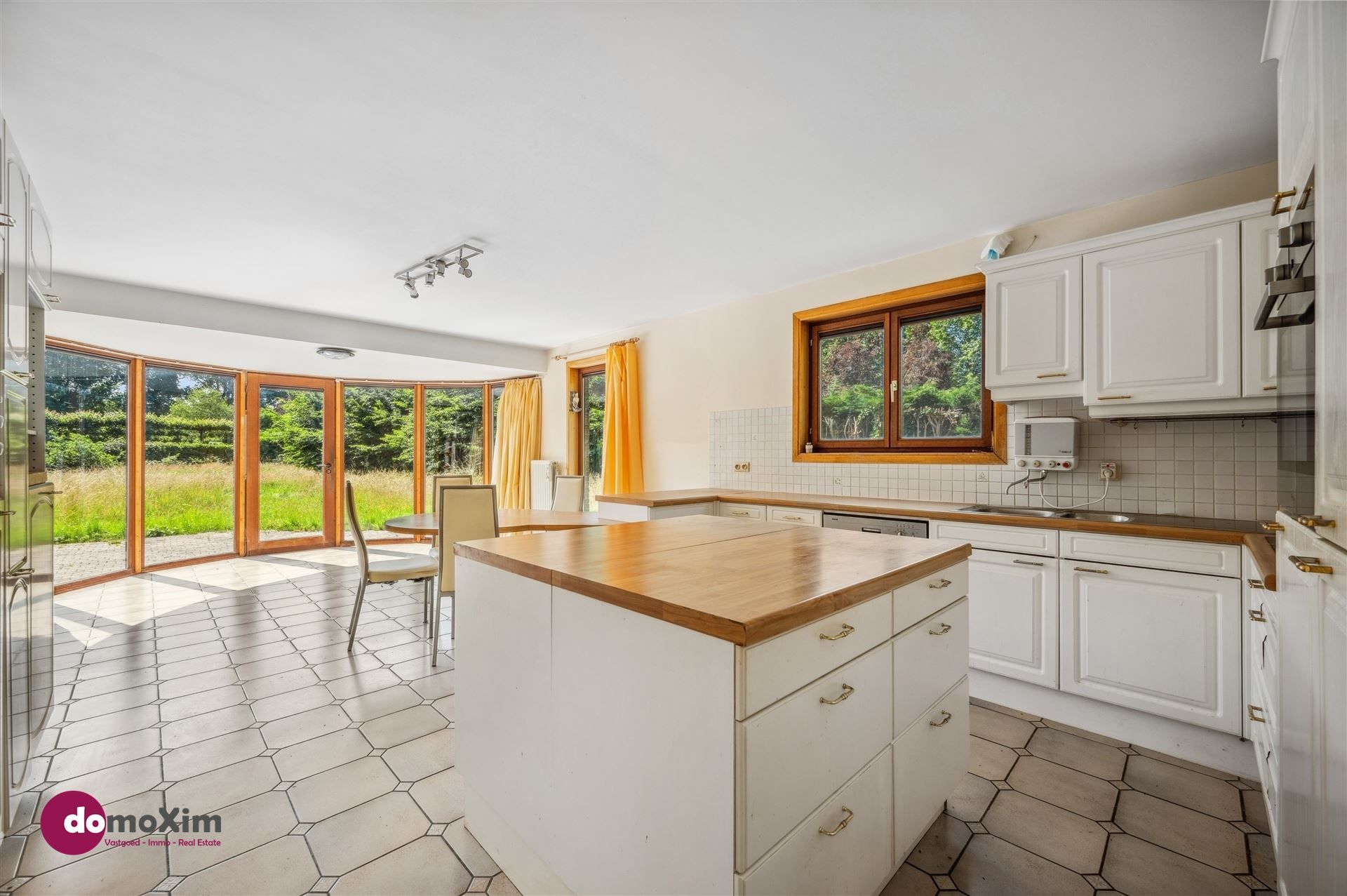 Op te frissen villa met 341 m2 bewoonbare oppervlakte ! foto 10