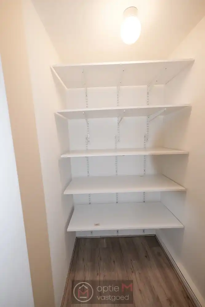 RUIM KANTOORGEBOUW OP TOPLIGGING IN BILZEN foto 10