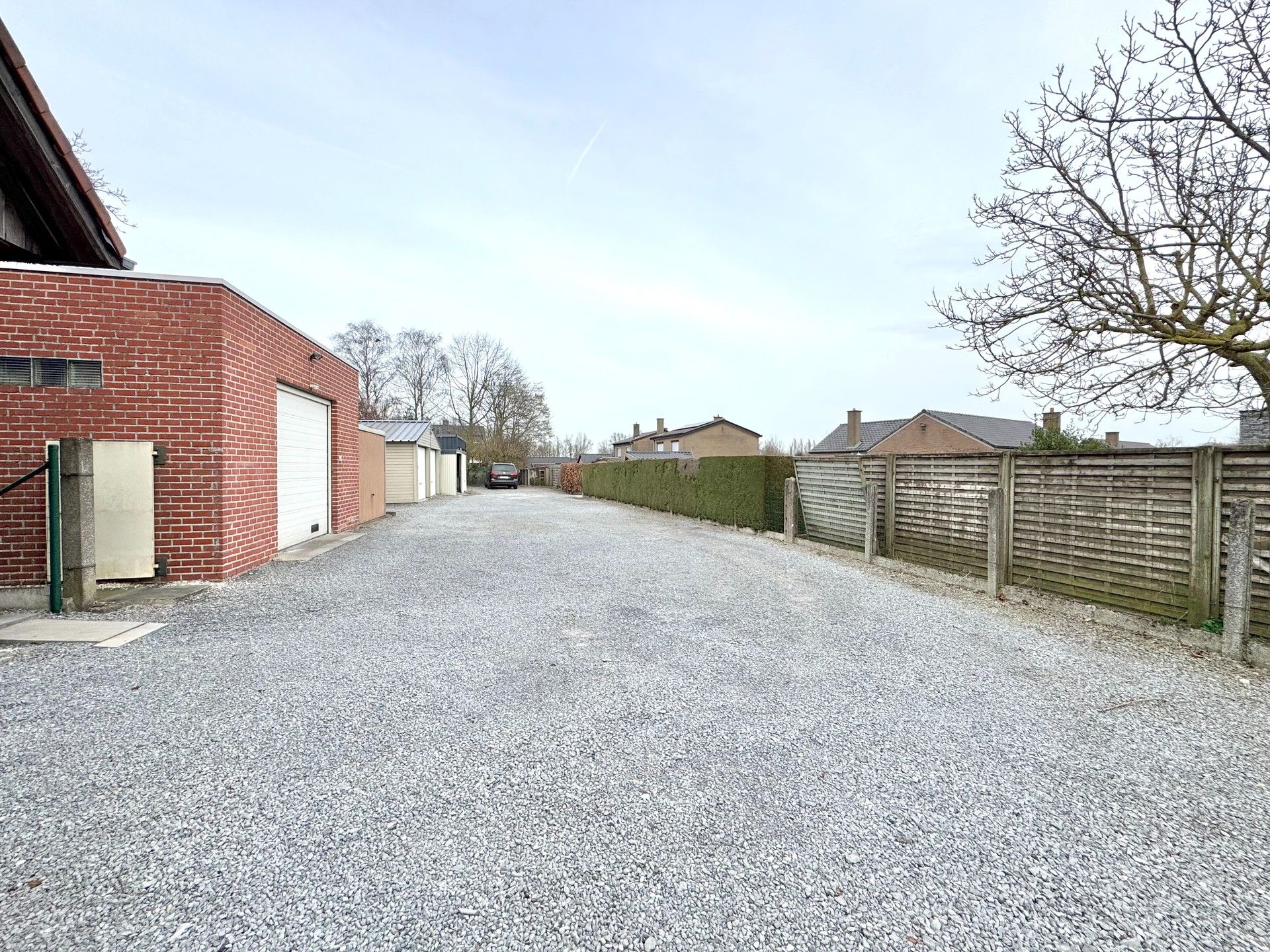 RUIME WONING MET MAGAZIJN EN UITWEG op 493 m² foto 29