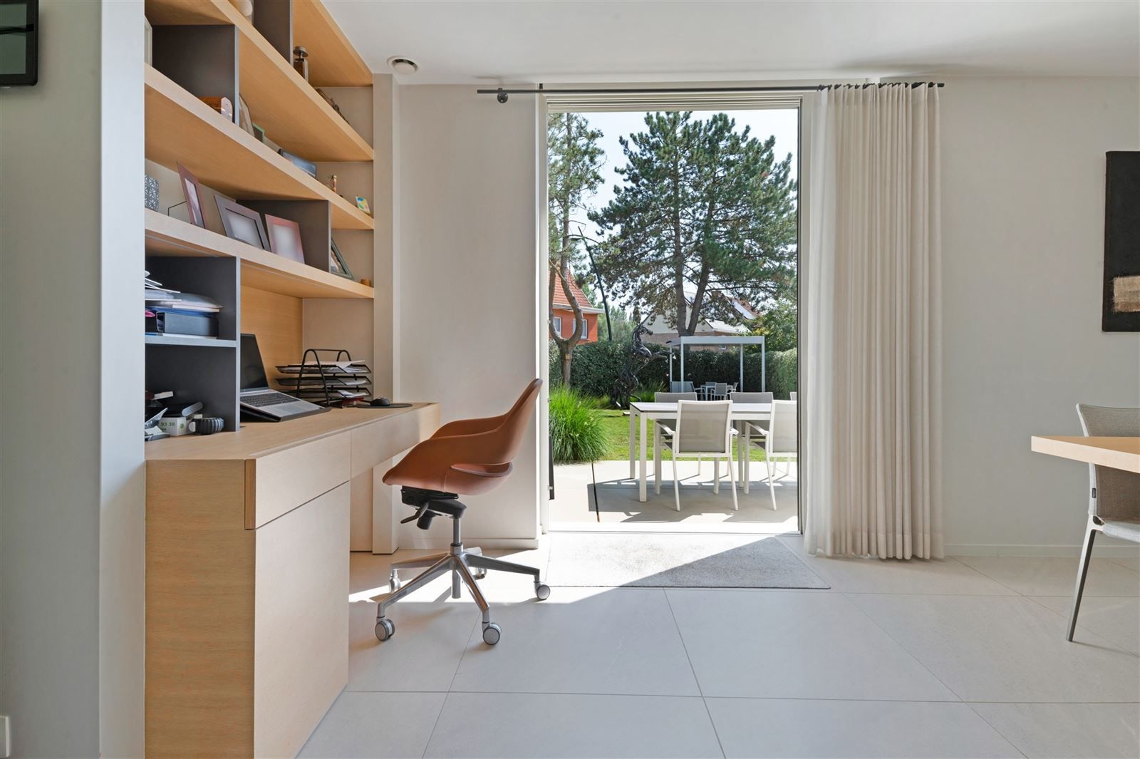 Gelijkvloers luxe appartement mét tuin foto 9