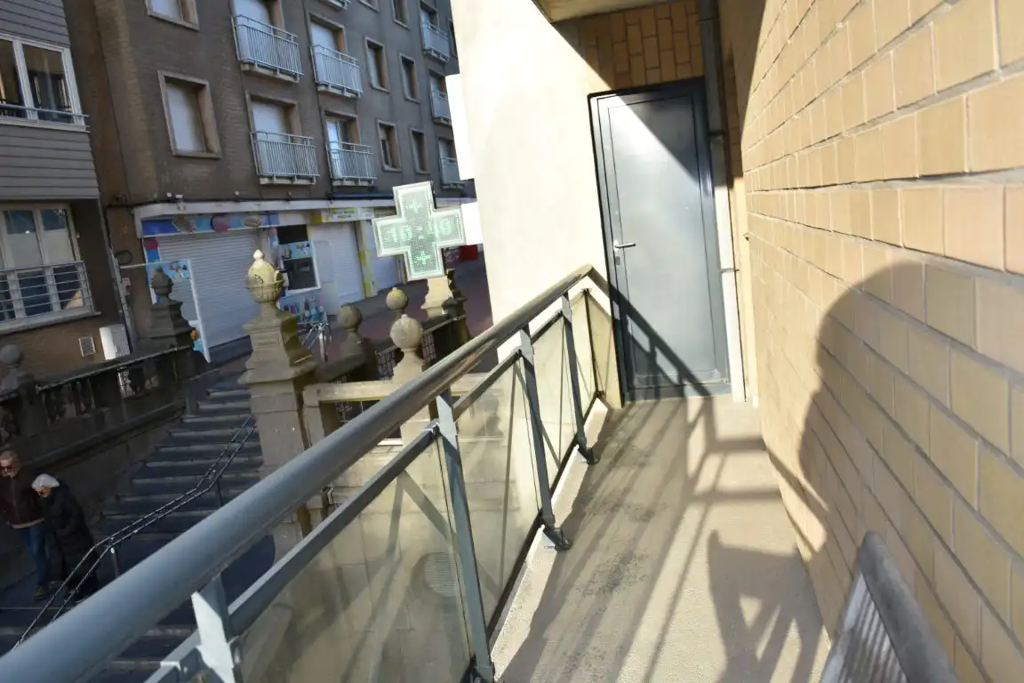 Centraal gelegen appartement met 2 slaapkamers foto 19