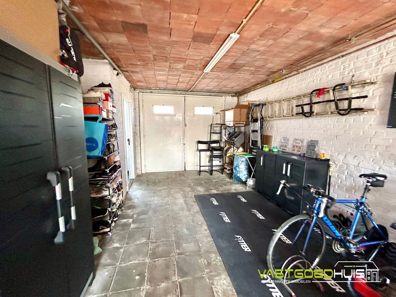 Eigentijdse gezinswoning met tuin en garage foto 24