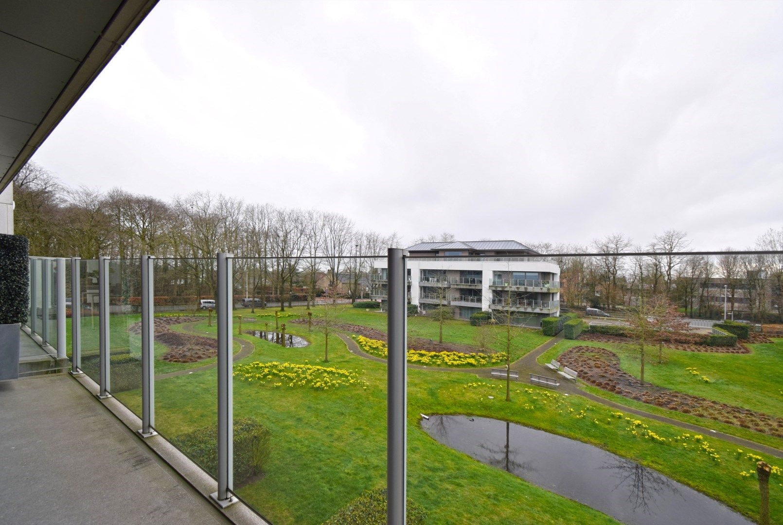 ZEER RESIDENTIEEL NIEUWBOUW APPARTEMENT foto 13