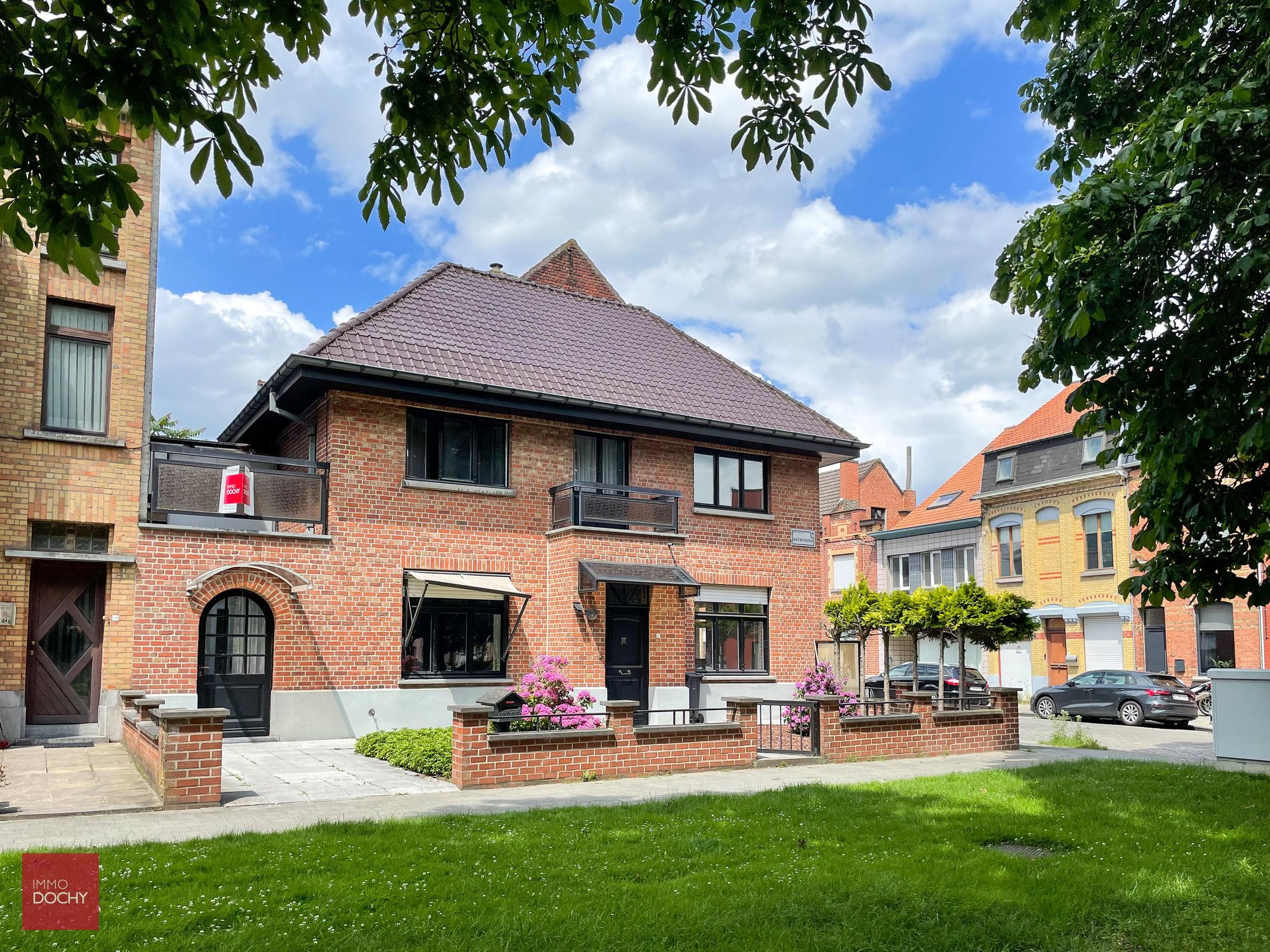 Goed gelegen woonhuis foto {{pictureIndex}}