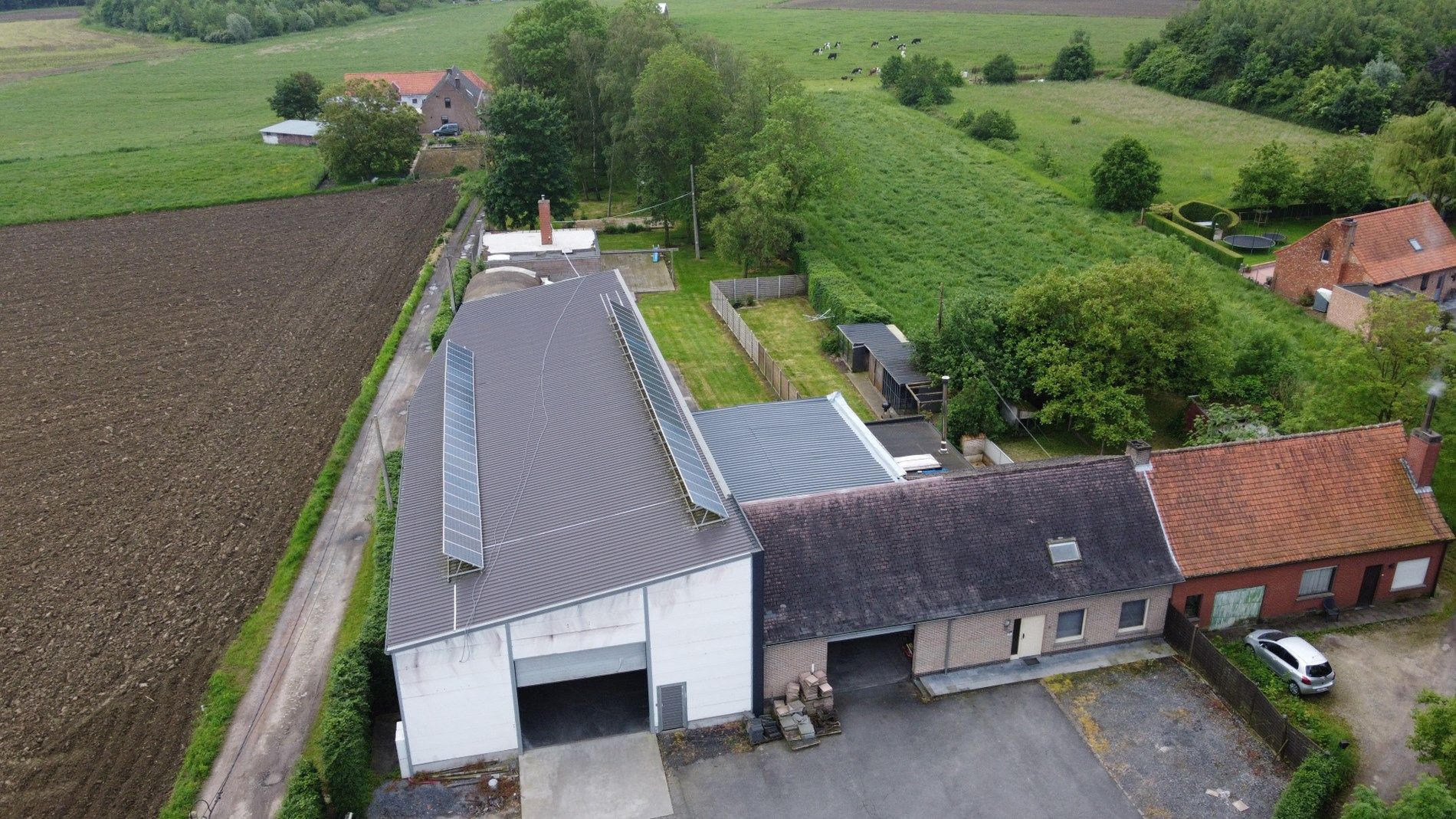 LOODS EN GARAGE MET WOONST OP EEN PERCEEL VAN 5600M² TE ZONNEBEKE foto 2