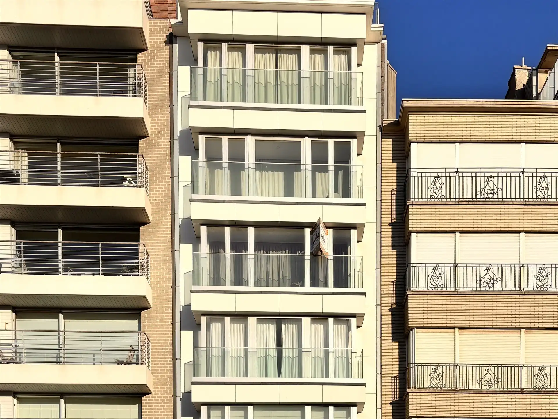 Lichtrijk appartement met zeezicht foto 24