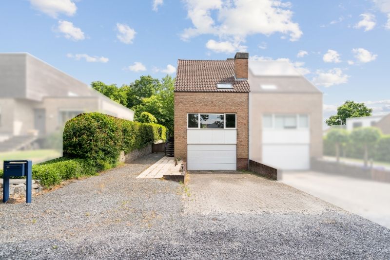 Ruime woning op goed gelegen locatie - 421 m² foto {{pictureIndex}}