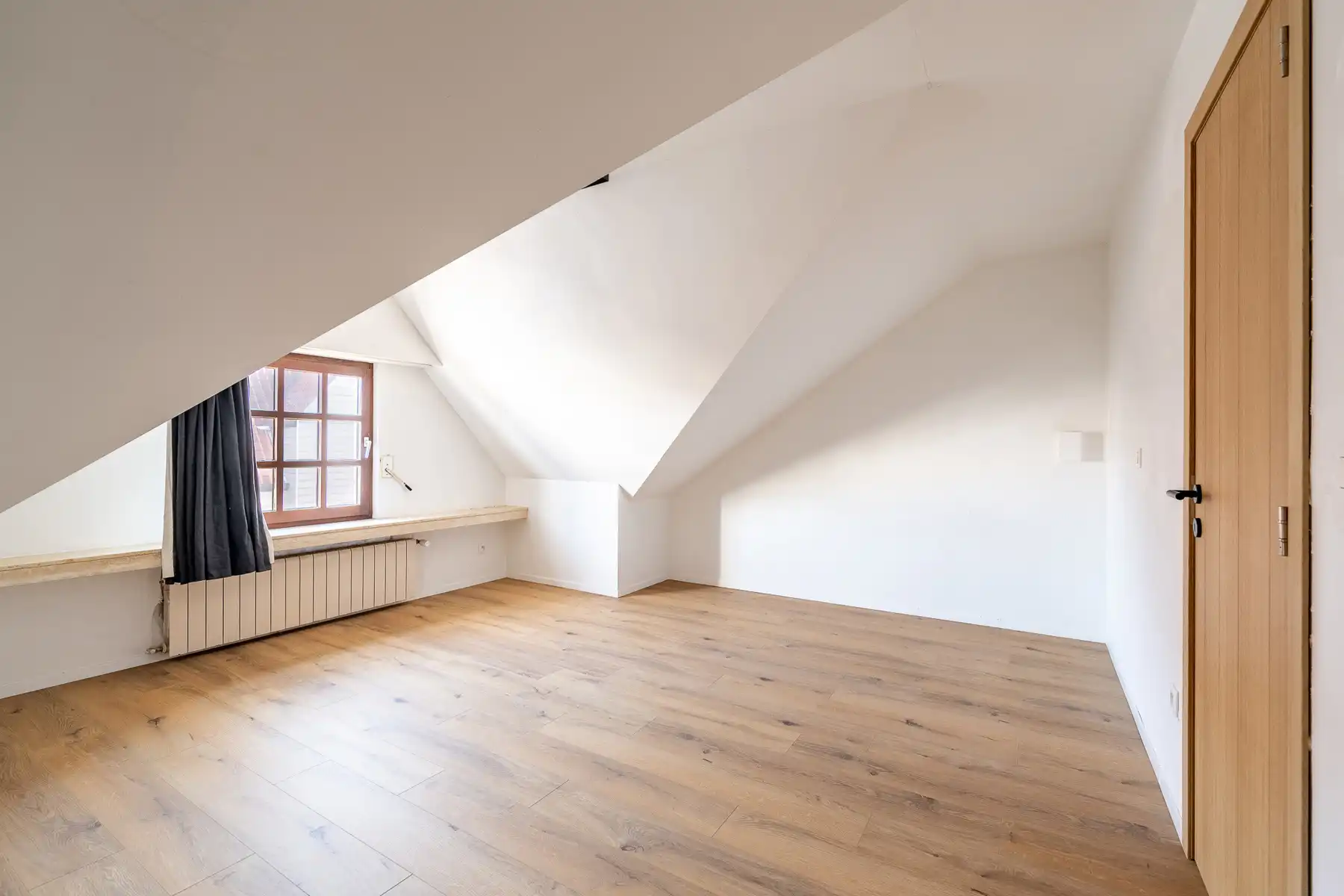 Pittoreske ongemeubelde woning met garage gelegen in Oud Knokke foto 12