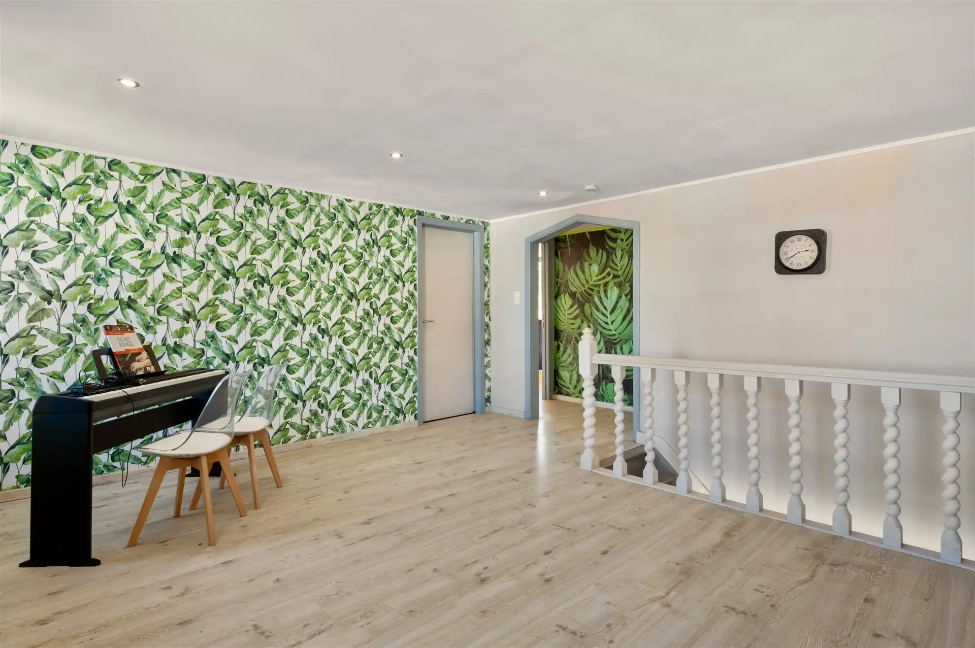 Ruime woning met multifunctioneel bijgebouw en grote tuin foto 13
