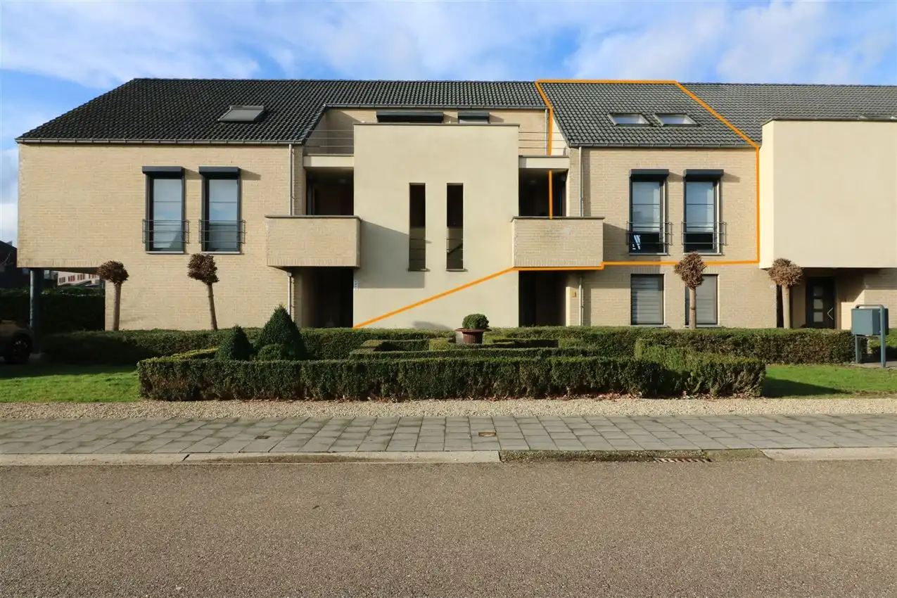 Duplex met groot terras, twee slpk en afgesloten garage foto {{pictureIndex}}