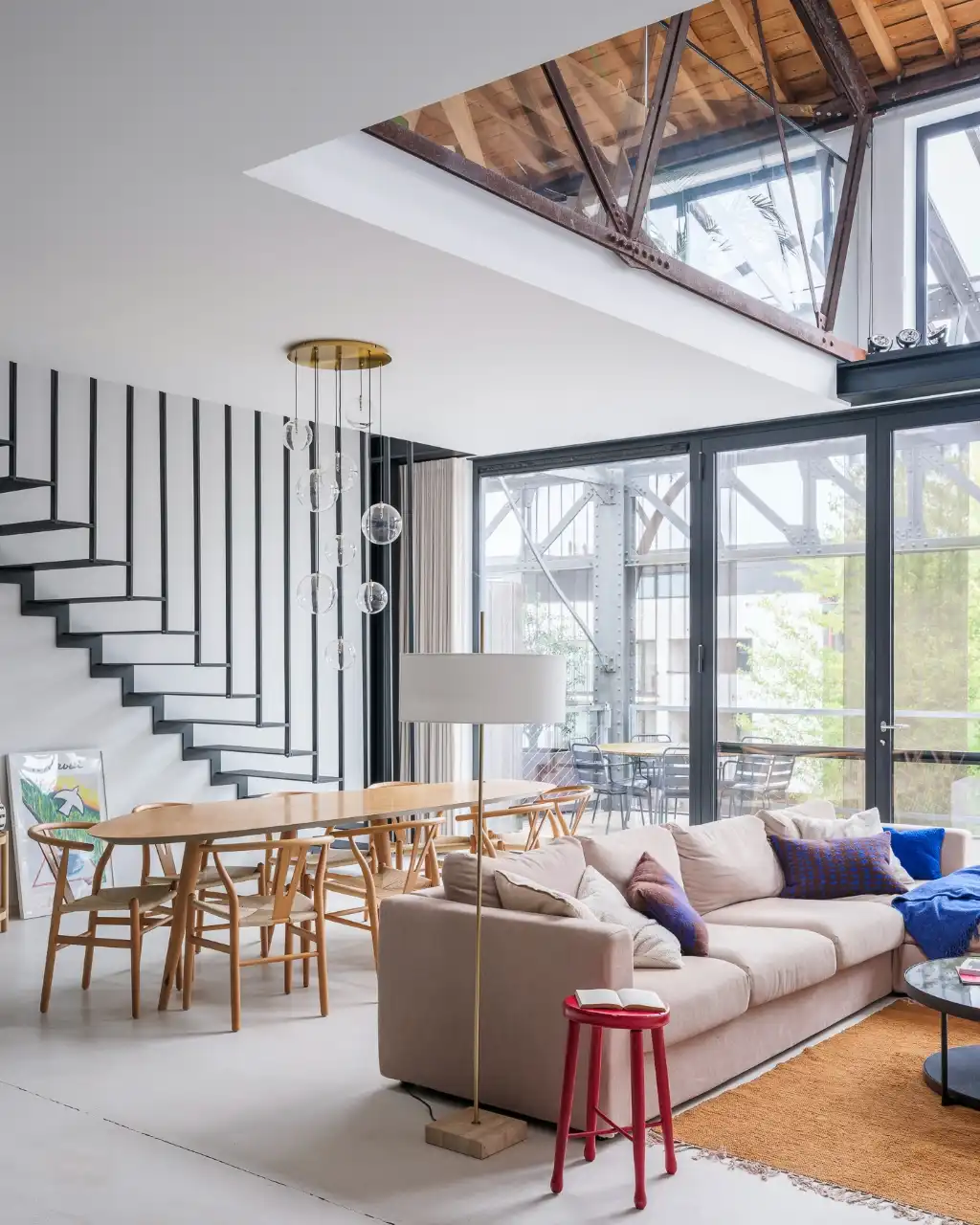 Luxueus en tijdloos – Exceptionele loft met 2 slaapkamers, aparte bureauruimte en ruim terras in een beschermd gebouw met een rijke industriële voorgeschiedenis. foto 6