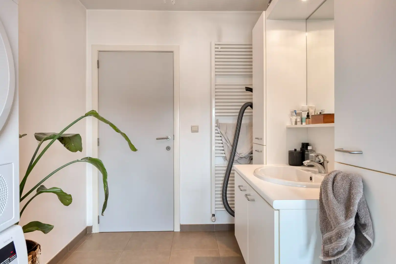 Unieke opbrengsteigendom met commercieel gedeelte en 2 ruime appartementen !  foto 34
