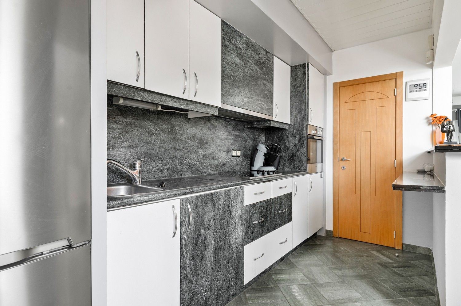 Ruime woning met 5 slaapkamers en tuin te Schoten! foto 7