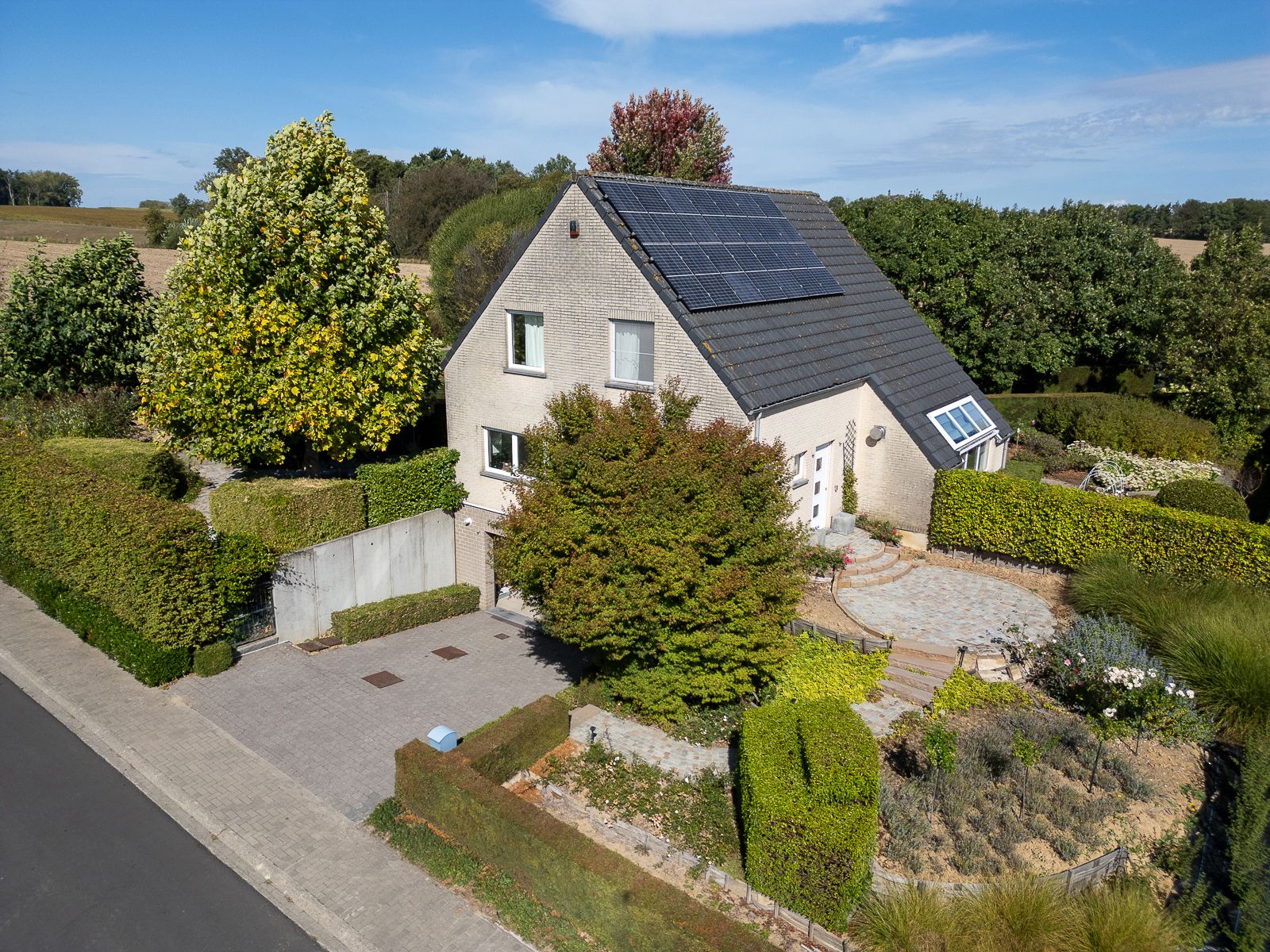 Een warme thuis in het groen foto {{pictureIndex}}
