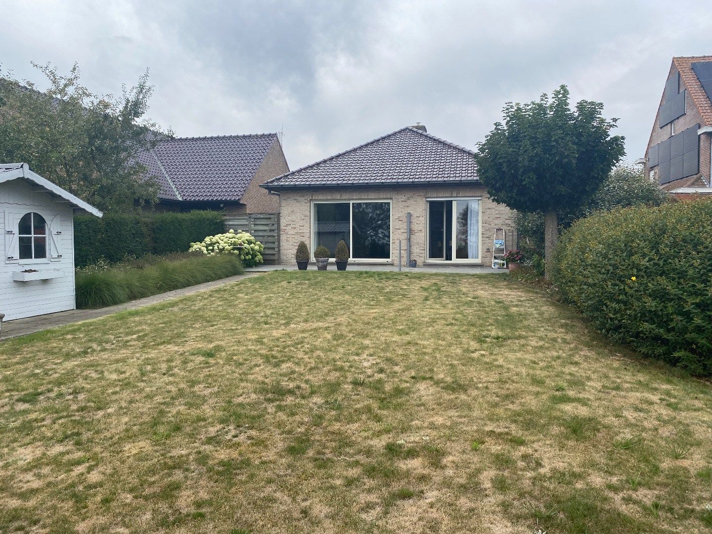 Te Huur: Alleenstaande Bungalow met Ruime Tuin in Wijtschate foto 18