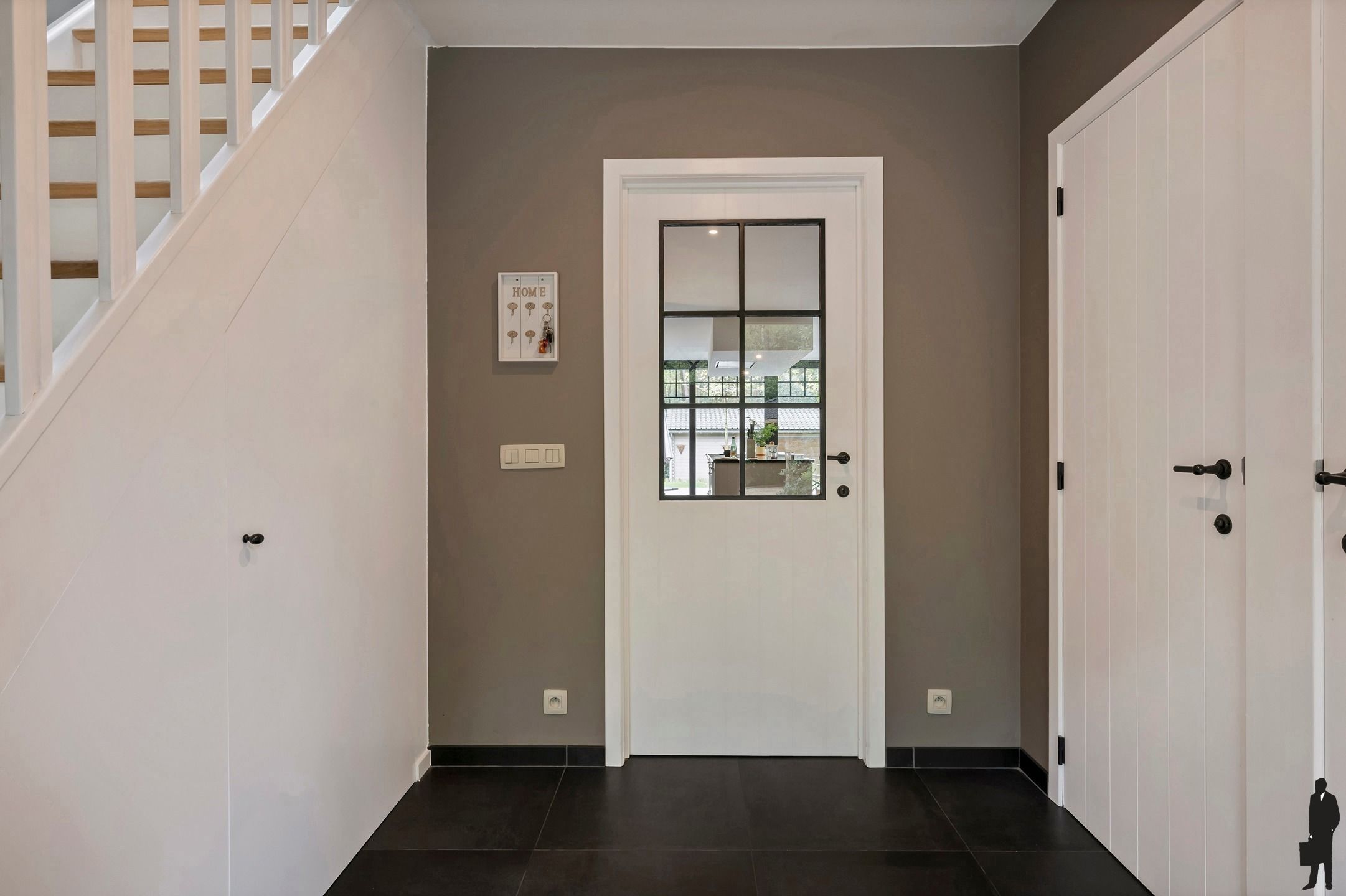Volledige gerenoveerde villa te koop foto 40
