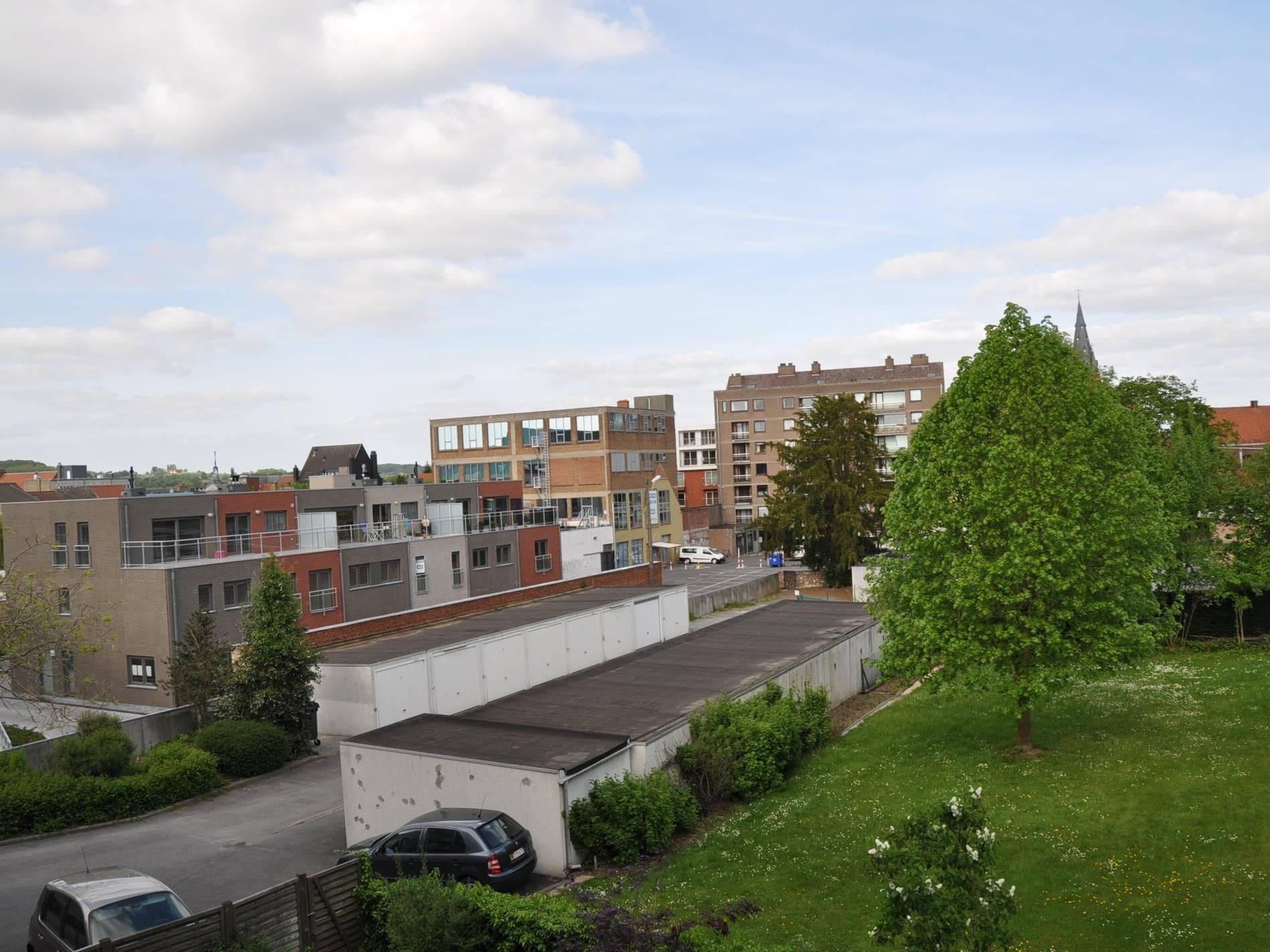 Ruim en verzorgd appartement met 2 slaapkamers in residentiële buurt - garagebox mogelijk. foto 12
