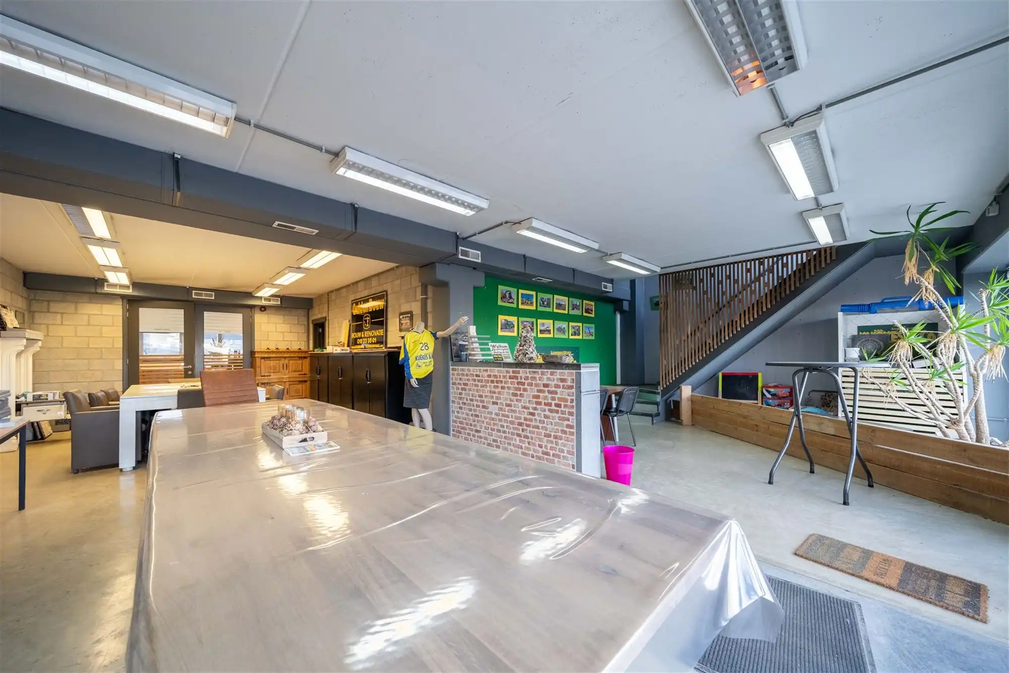 Prachtig recent handelspand in Heist-op-den-Berg te huur! foto 4