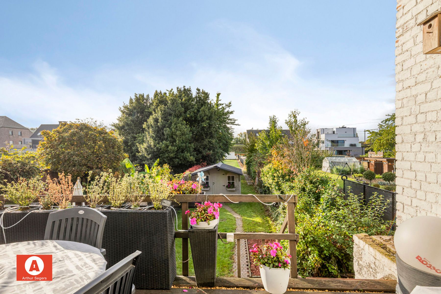 Ruime woning met zuidgerichte tuin en achteruitweg foto 17