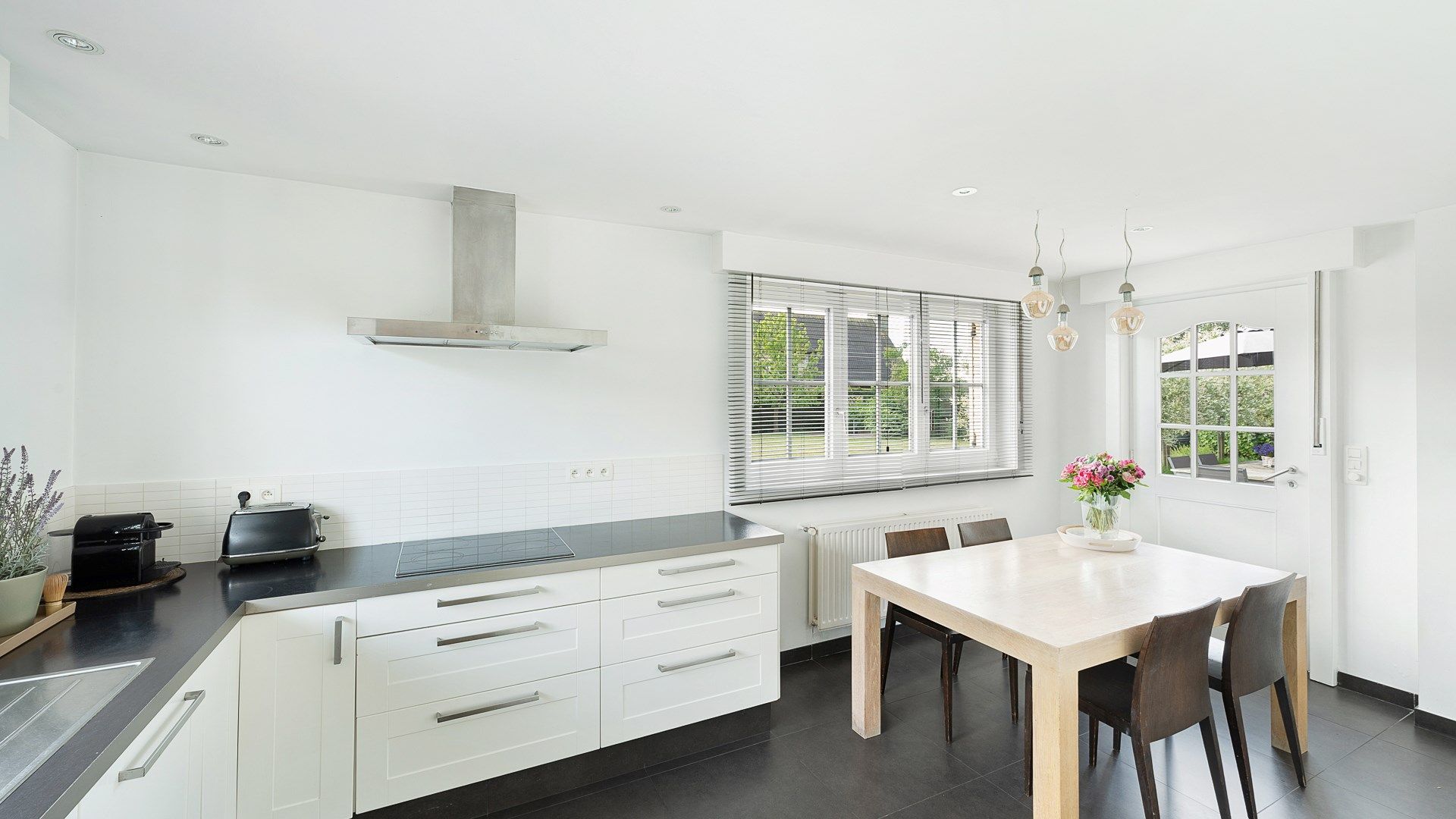 Residentieel gelegen villa op 916 m² grond  foto 11